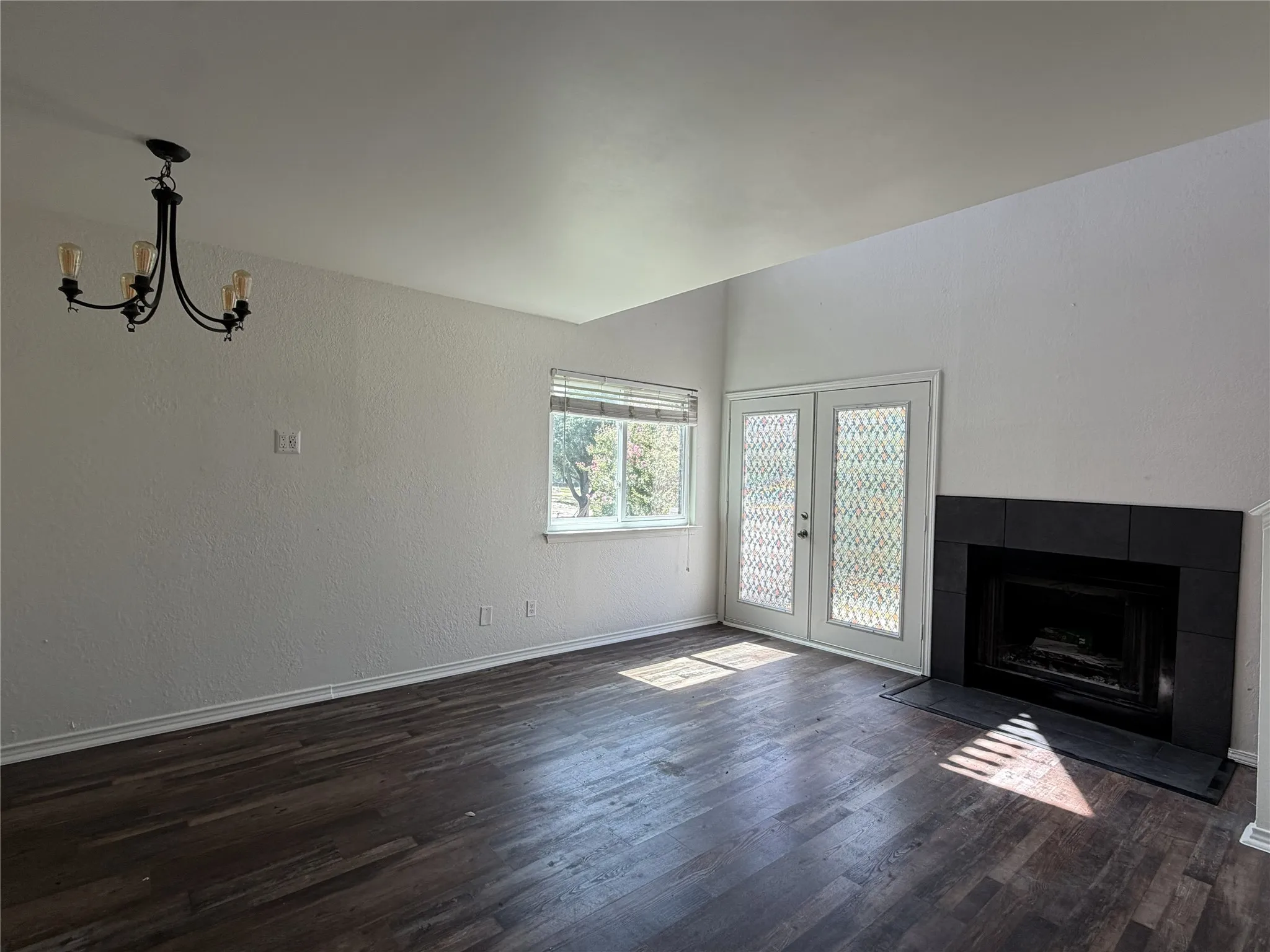 Condominium For Sale in Tarrant County , 3125 Sondra Drive 201, Fort Worth, Texas 76107, 1 Bedroom, 1 Bathroom, Garage spaces, 805 Sqft, built in 1983, mls#21336321, Real Estate Agent in Fort Worth, Homes For Sale in Tarrant county, Homes For Sale in Fort Worth, Realtor in Fort Worth Texas, Real Estate Brokerage Independent Realty Texas, Luminita Cordes Realtor