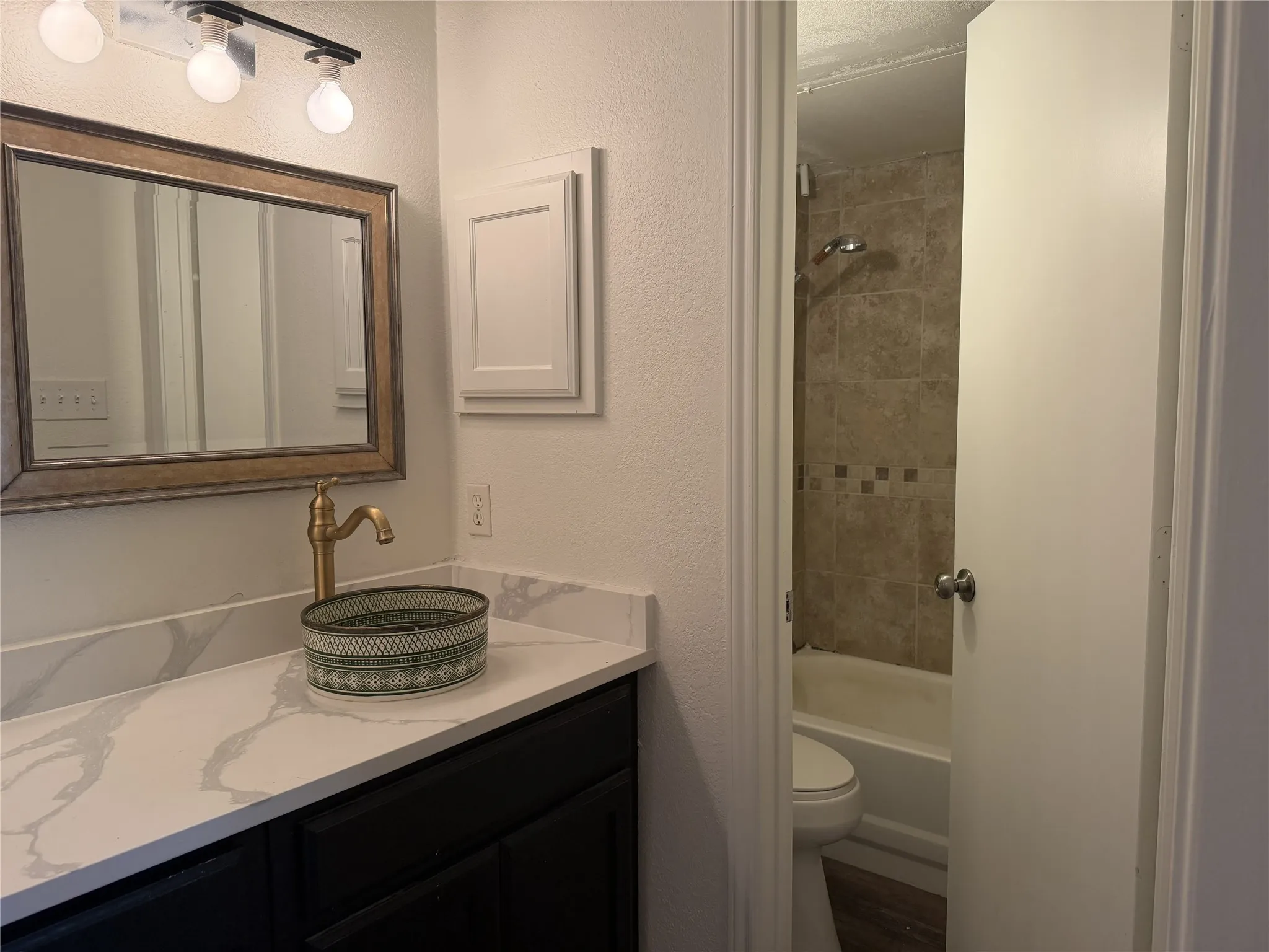 Condominium For Sale in Tarrant County , 3125 Sondra Drive 201, Fort Worth, Texas 76107, 1 Bedroom, 1 Bathroom, Garage spaces, 805 Sqft, built in 1983, mls#21336321, Real Estate Agent in Fort Worth, Homes For Sale in Tarrant county, Homes For Sale in Fort Worth, Realtor in Fort Worth Texas, Real Estate Brokerage Independent Realty Texas, Luminita Cordes Realtor