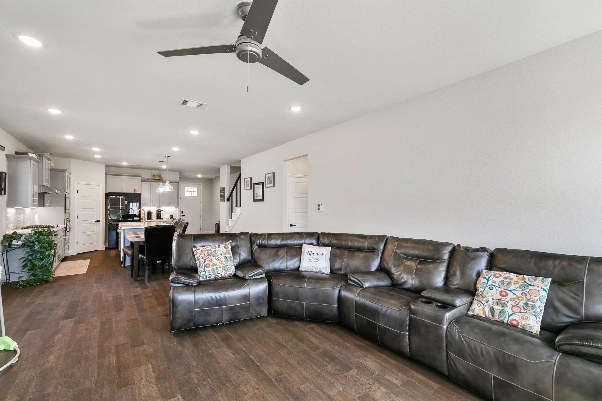 Single Family Residence For Rent in Kaufman County , 1630 Havenrock Drive, Forney, Texas 75126, 5 Bedroom, 3 Bathroom, 3 Garage spaces, 3,040 Sqft, built in 2021, mls#21336816, Real Estate Agent in Forney, Homes For Rent in Kaufman county, Homes For Rent in Forney, Realtor in Forney Texas, Real Estate Brokerage Independent Realty Texas, Luminita Cordes Realtor