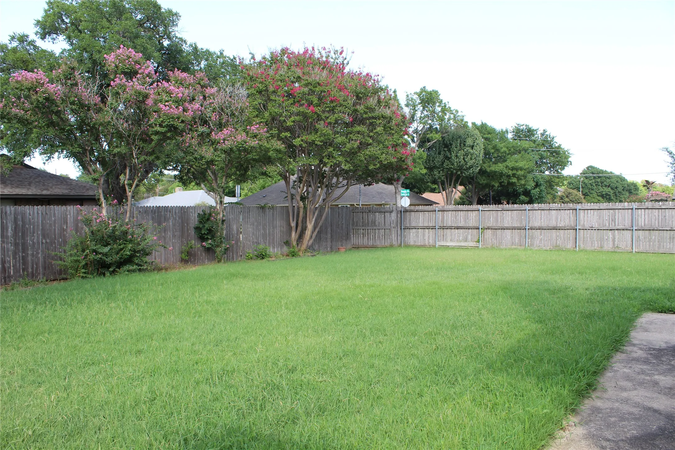 Single Family Residence For Rent in Collin County , 4037 Leon Drive, Plano, Texas 75074, 4 Bedroom, 4 Bathroom, 2 Garage spaces, 2,796 Sqft, built in 1978, mls#21336818, Real Estate Agent in Plano, Homes For Rent in Collin county, Homes For Rent in Plano, Realtor in Plano Texas, Real Estate Brokerage Independent Realty Texas, Luminita Cordes Realtor