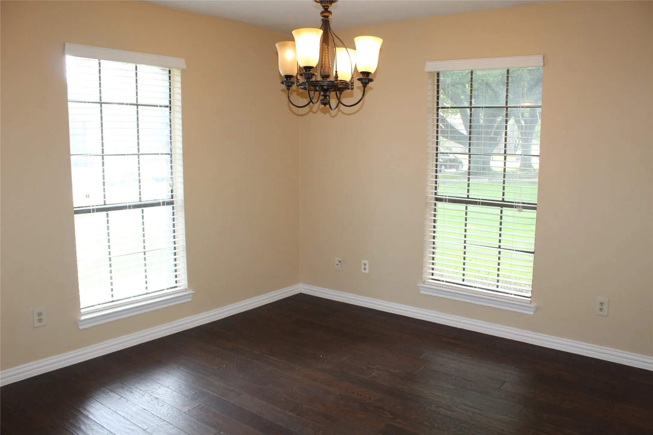 Single Family Residence For Rent in Collin County , 4037 Leon Drive, Plano, Texas 75074, 4 Bedroom, 4 Bathroom, 2 Garage spaces, 2,796 Sqft, built in 1978, mls#21336818, Real Estate Agent in Plano, Homes For Rent in Collin county, Homes For Rent in Plano, Realtor in Plano Texas, Real Estate Brokerage Independent Realty Texas, Luminita Cordes Realtor