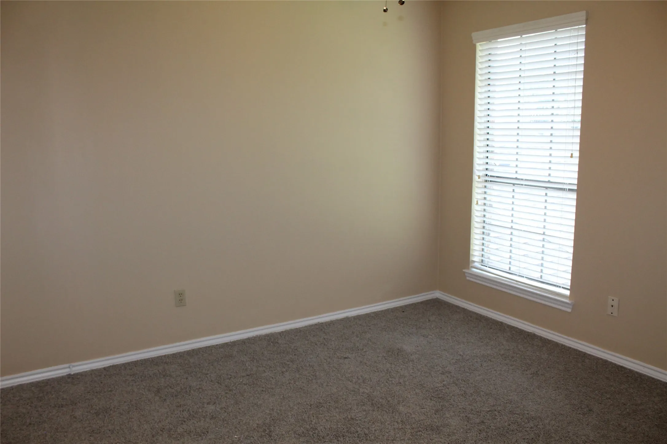 Single Family Residence For Rent in Collin County , 4037 Leon Drive, Plano, Texas 75074, 4 Bedroom, 4 Bathroom, 2 Garage spaces, 2,796 Sqft, built in 1978, mls#21336818, Real Estate Agent in Plano, Homes For Rent in Collin county, Homes For Rent in Plano, Realtor in Plano Texas, Real Estate Brokerage Independent Realty Texas, Luminita Cordes Realtor