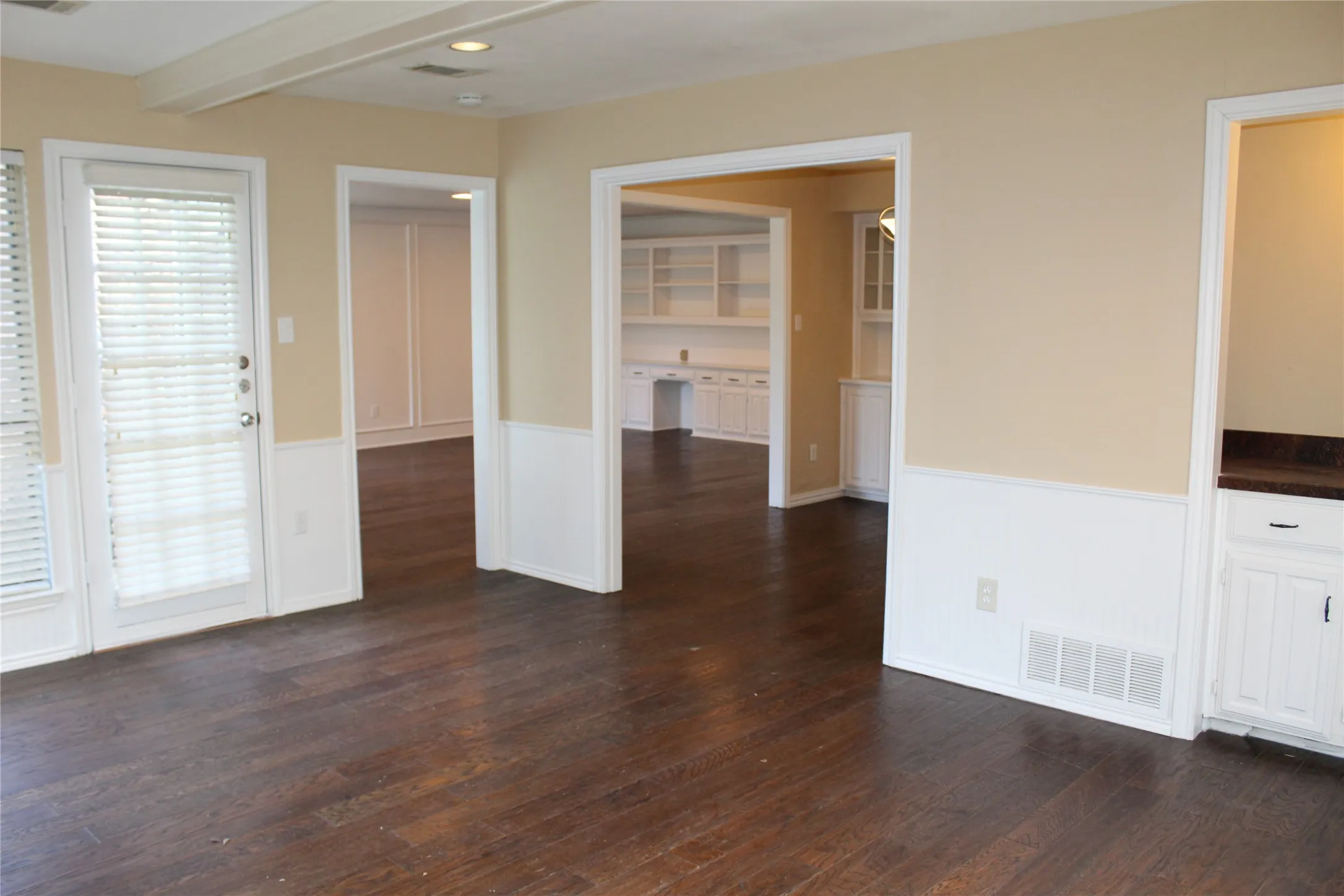 Single Family Residence For Rent in Collin County , 4037 Leon Drive, Plano, Texas 75074, 4 Bedroom, 4 Bathroom, 2 Garage spaces, 2,796 Sqft, built in 1978, mls#21336818, Real Estate Agent in Plano, Homes For Rent in Collin county, Homes For Rent in Plano, Realtor in Plano Texas, Real Estate Brokerage Independent Realty Texas, Luminita Cordes Realtor