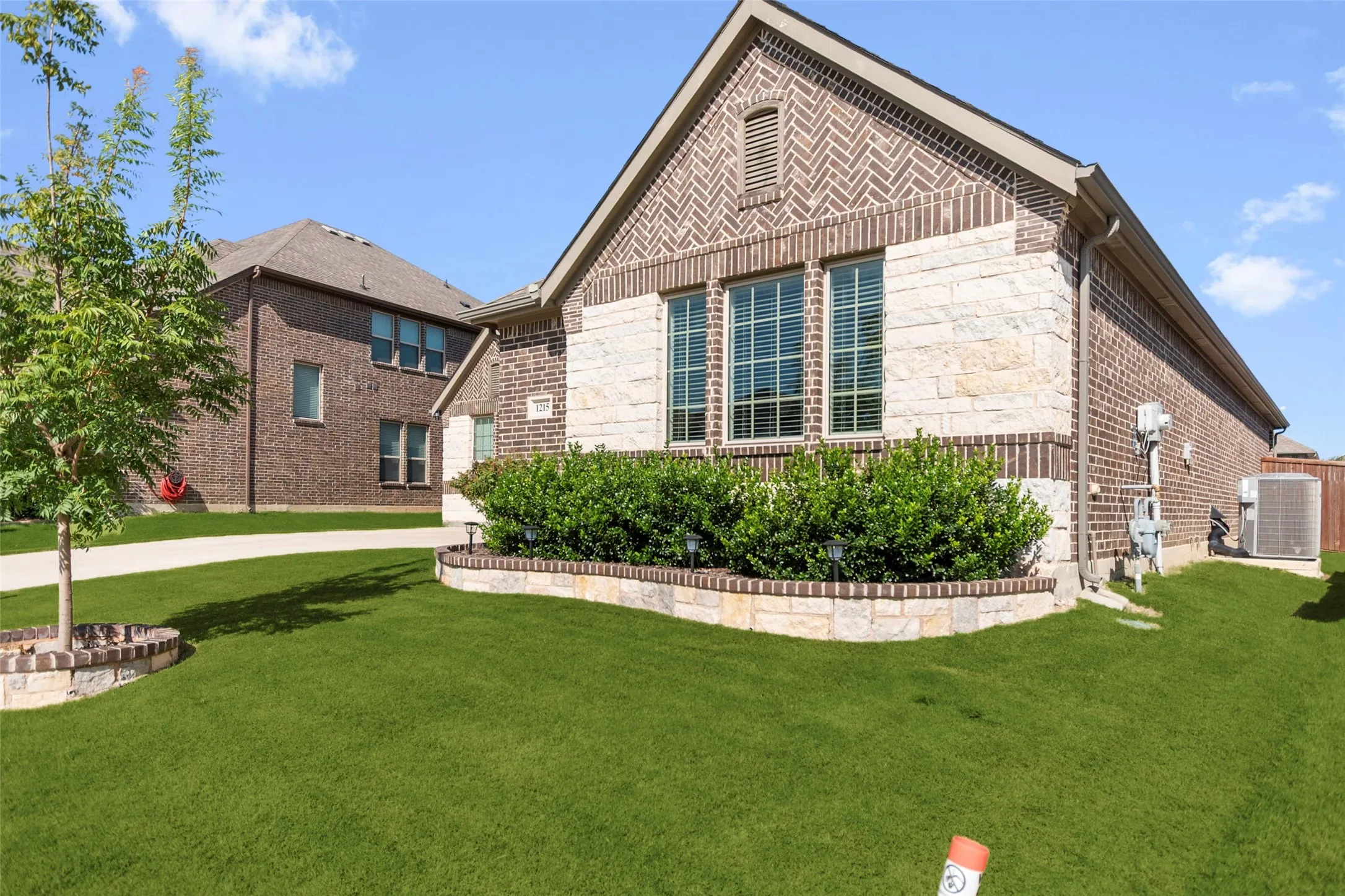 Single Family Residence For Sale in Denton County , 1215 Alderwood Drive, Justin, Texas 76247, 4 Bedroom, 2 Bathroom, 2 Garage spaces, 2,170 Sqft, built in 2020, mls#21335932, Real Estate Agent in Justin, Homes For Sale in Denton county, Homes For Sale in Justin, Realtor in Justin Texas, Real Estate Brokerage Independent Realty Texas, Luminita Cordes Realtor