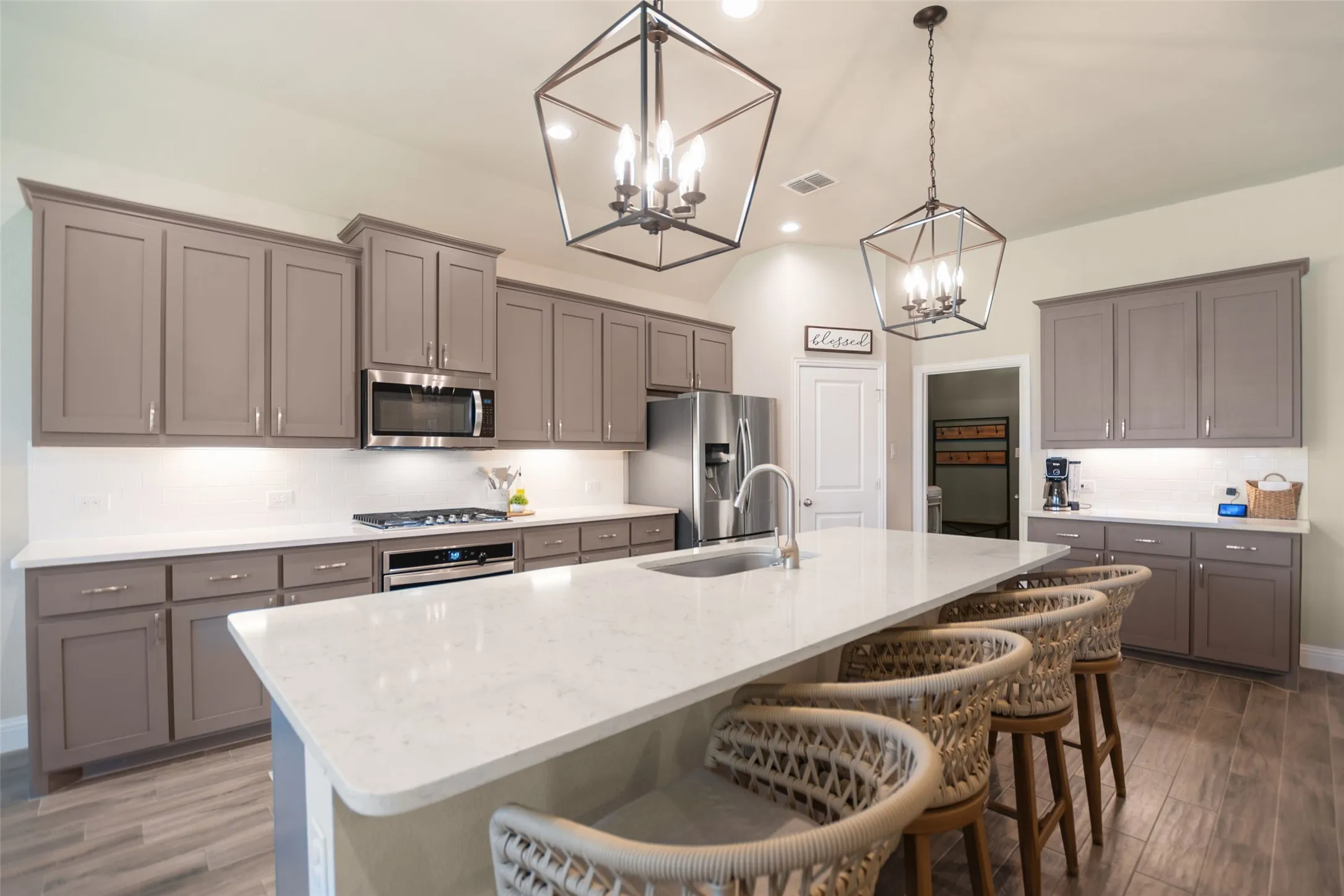 Single Family Residence For Sale in Denton County , 1215 Alderwood Drive, Justin, Texas 76247, 4 Bedroom, 2 Bathroom, 2 Garage spaces, 2,170 Sqft, built in 2020, mls#21335932, Real Estate Agent in Justin, Homes For Sale in Denton county, Homes For Sale in Justin, Realtor in Justin Texas, Real Estate Brokerage Independent Realty Texas, Luminita Cordes Realtor