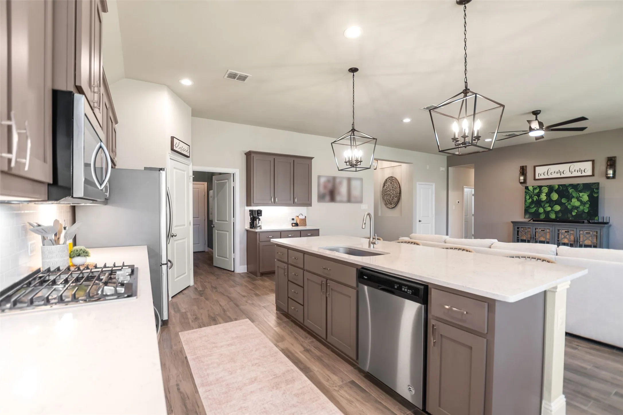Single Family Residence For Sale in Denton County , 1215 Alderwood Drive, Justin, Texas 76247, 4 Bedroom, 2 Bathroom, 2 Garage spaces, 2,170 Sqft, built in 2020, mls#21335932, Real Estate Agent in Justin, Homes For Sale in Denton county, Homes For Sale in Justin, Realtor in Justin Texas, Real Estate Brokerage Independent Realty Texas, Luminita Cordes Realtor