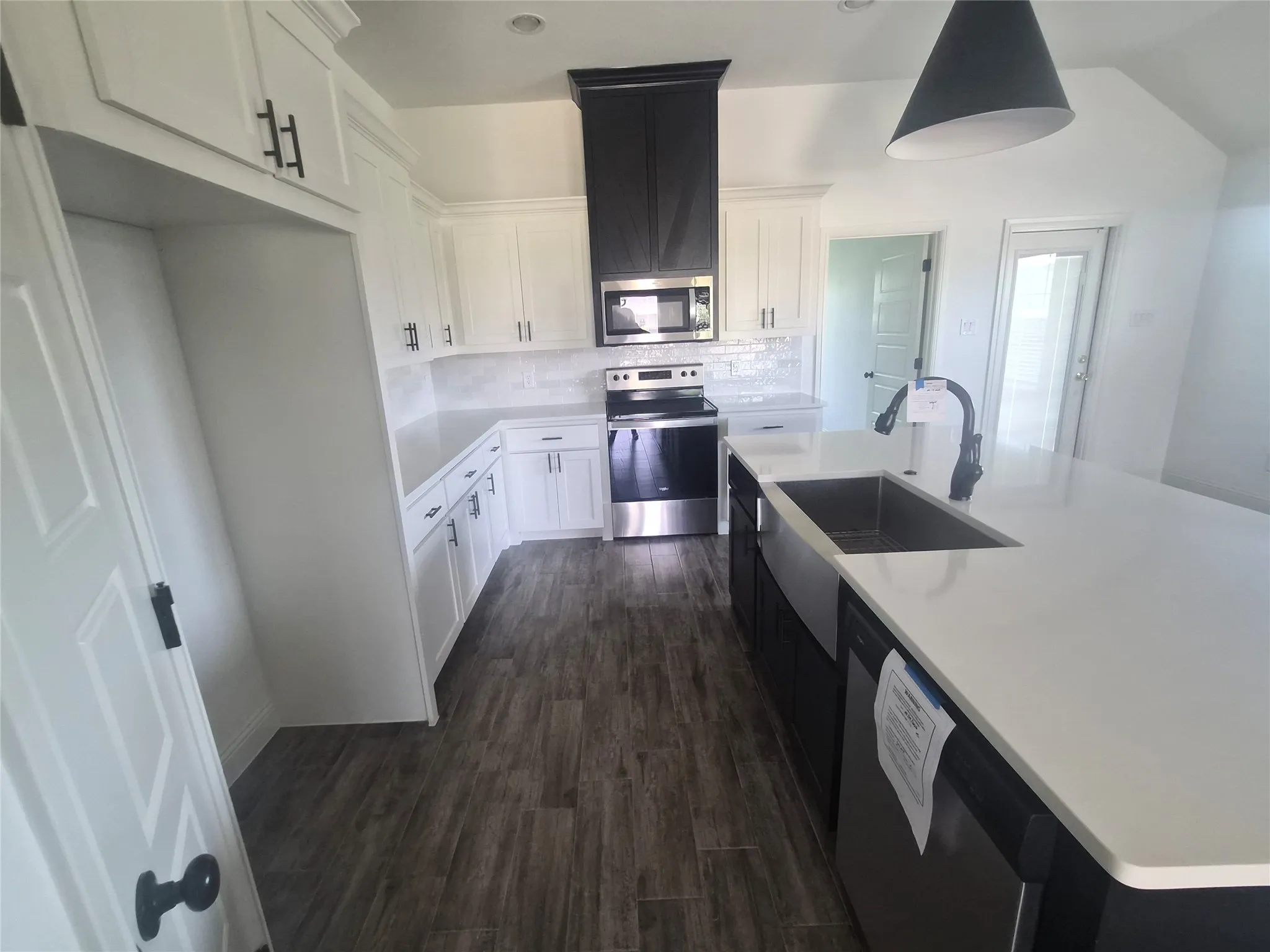 Single Family Residence For Sale in Johnson County , 900 Tesslynn Avenue, Godley, Texas 76044, 3 Bedroom, 2 Bathroom, 2 Garage spaces, 1,342 Sqft, built in 2022, mls#21335754, Real Estate Agent in Godley, Homes For Sale in Johnson county, Homes For Sale in Godley, Realtor in Godley Texas, Real Estate Brokerage Independent Realty Texas, Luminita Cordes Realtor