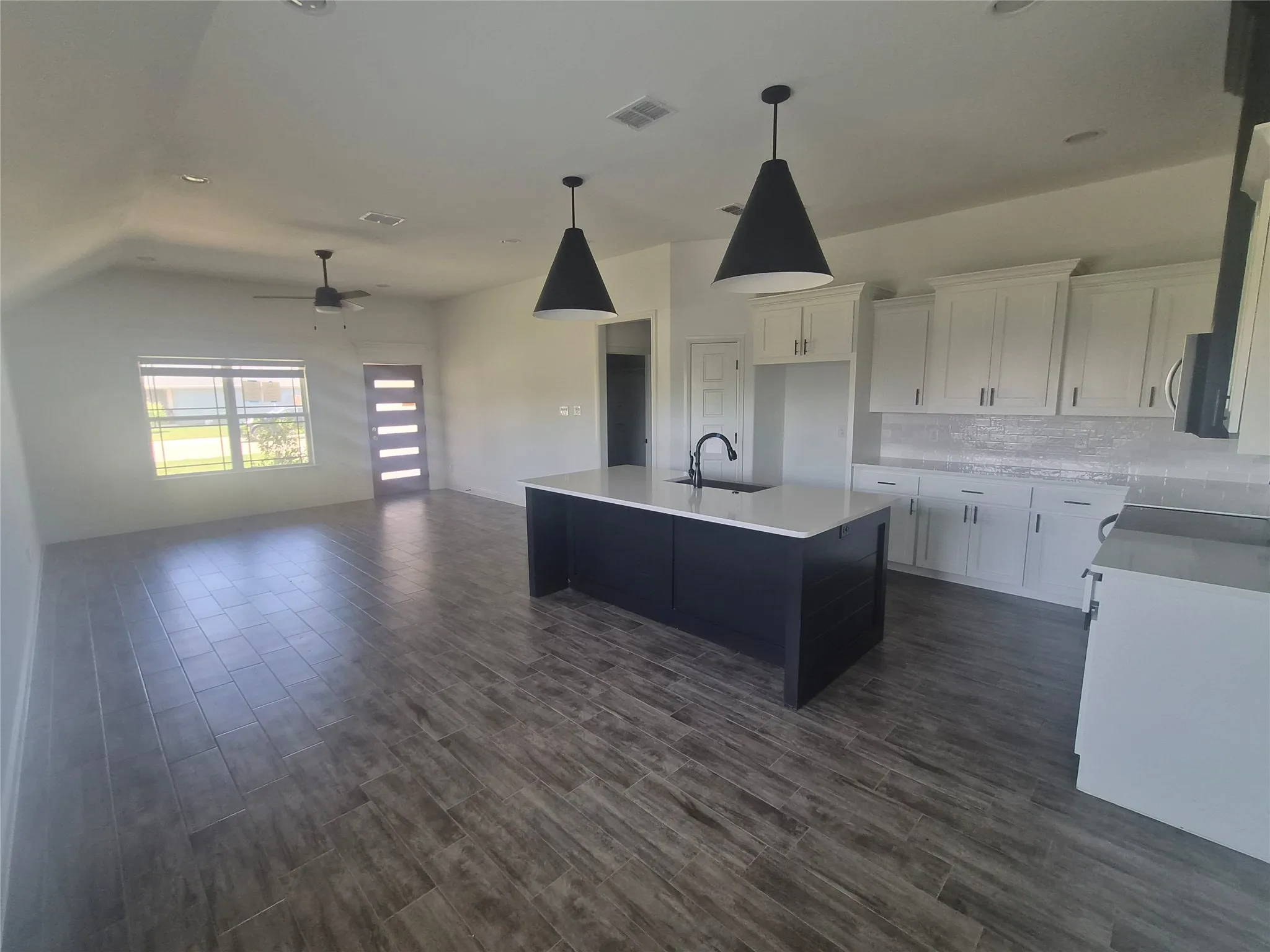 Single Family Residence For Sale in Johnson County , 900 Tesslynn Avenue, Godley, Texas 76044, 3 Bedroom, 2 Bathroom, 2 Garage spaces, 1,342 Sqft, built in 2022, mls#21335754, Real Estate Agent in Godley, Homes For Sale in Johnson county, Homes For Sale in Godley, Realtor in Godley Texas, Real Estate Brokerage Independent Realty Texas, Luminita Cordes Realtor