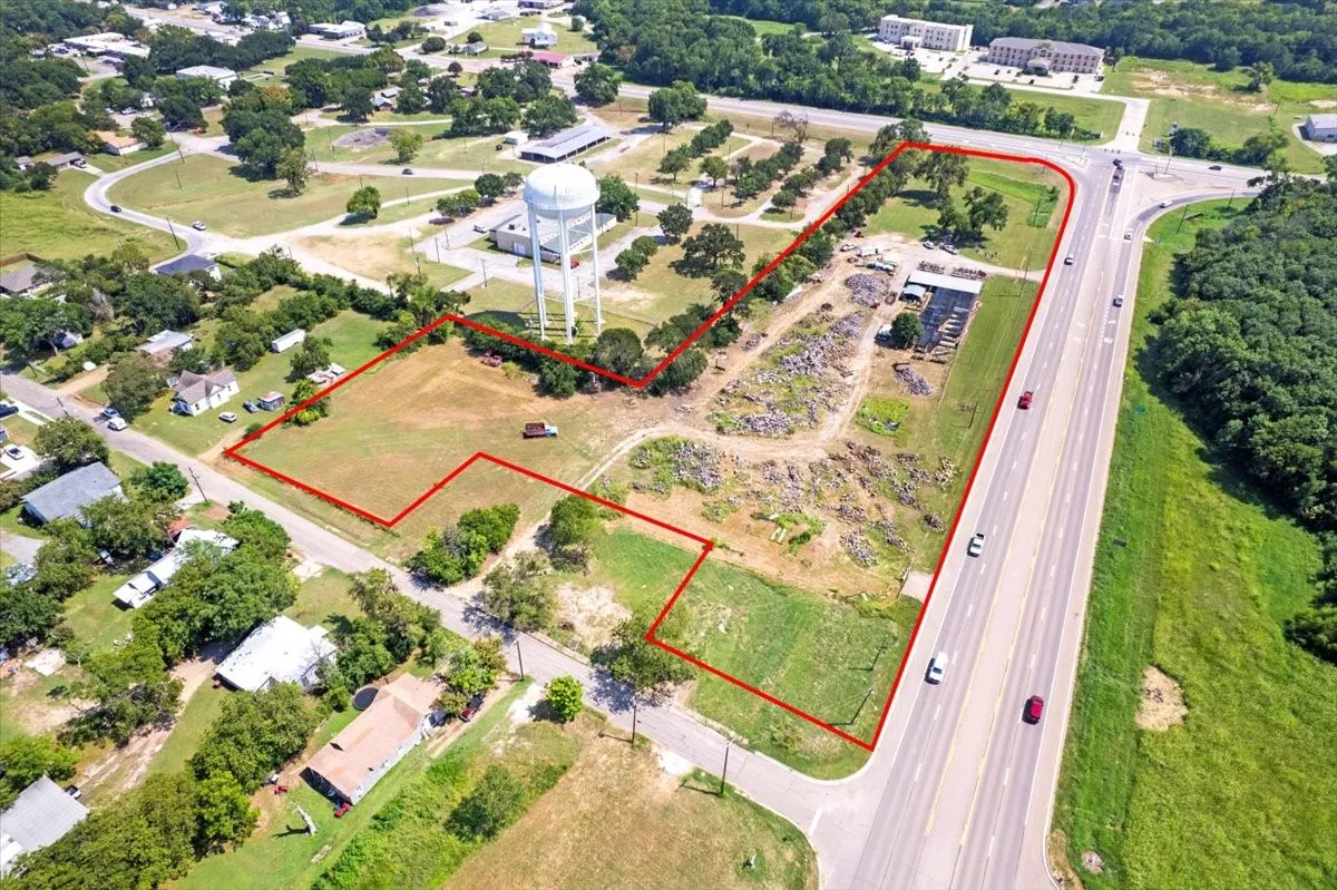 Retail For Sale in Fannin County , 604 N Tx-121, Bonham, Texas 75418, 0, 0, Garage spaces, 0 Sqft, built in 0, Price $1,100,000, mls#21336824, Real Estate Agent in Bonham, Homes For Sale in Fannin county, Homes For Sale in Bonham, Realtor in Bonham Texas, Real Estate Brokerage Independent Realty Texas, Luminita Cordes Realtor