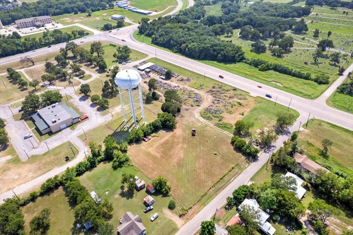 Retail For Sale in Fannin County , 604 N Tx-121, Bonham, Texas 75418, 0, 0, Garage spaces, 0 Sqft, built in 0, Price $1,100,000, mls#21336824, Real Estate Agent in Bonham, Homes For Sale in Fannin county, Homes For Sale in Bonham, Realtor in Bonham Texas, Real Estate Brokerage Independent Realty Texas, Luminita Cordes Realtor