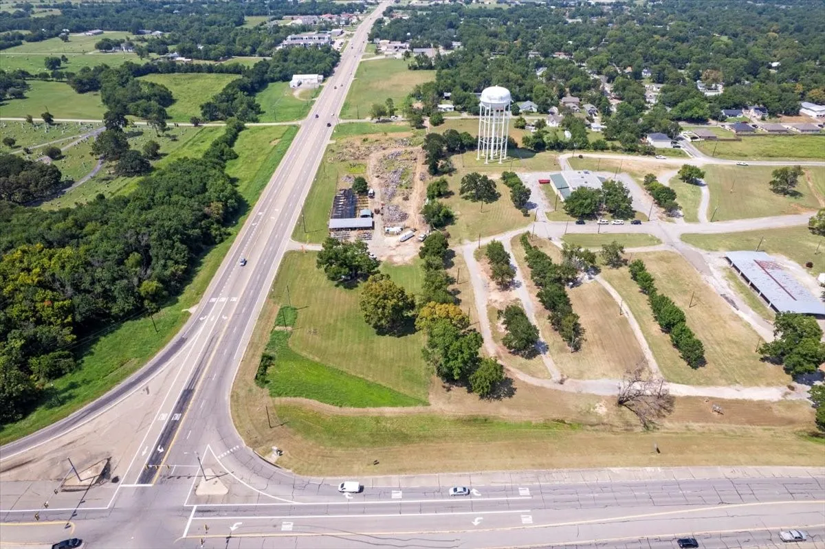 Retail For Sale in Fannin County , 604 N Tx-121, Bonham, Texas 75418, 0, 0, Garage spaces, 0 Sqft, built in 0, Price $1,100,000, mls#21336824, Real Estate Agent in Bonham, Homes For Sale in Fannin county, Homes For Sale in Bonham, Realtor in Bonham Texas, Real Estate Brokerage Independent Realty Texas, Luminita Cordes Realtor