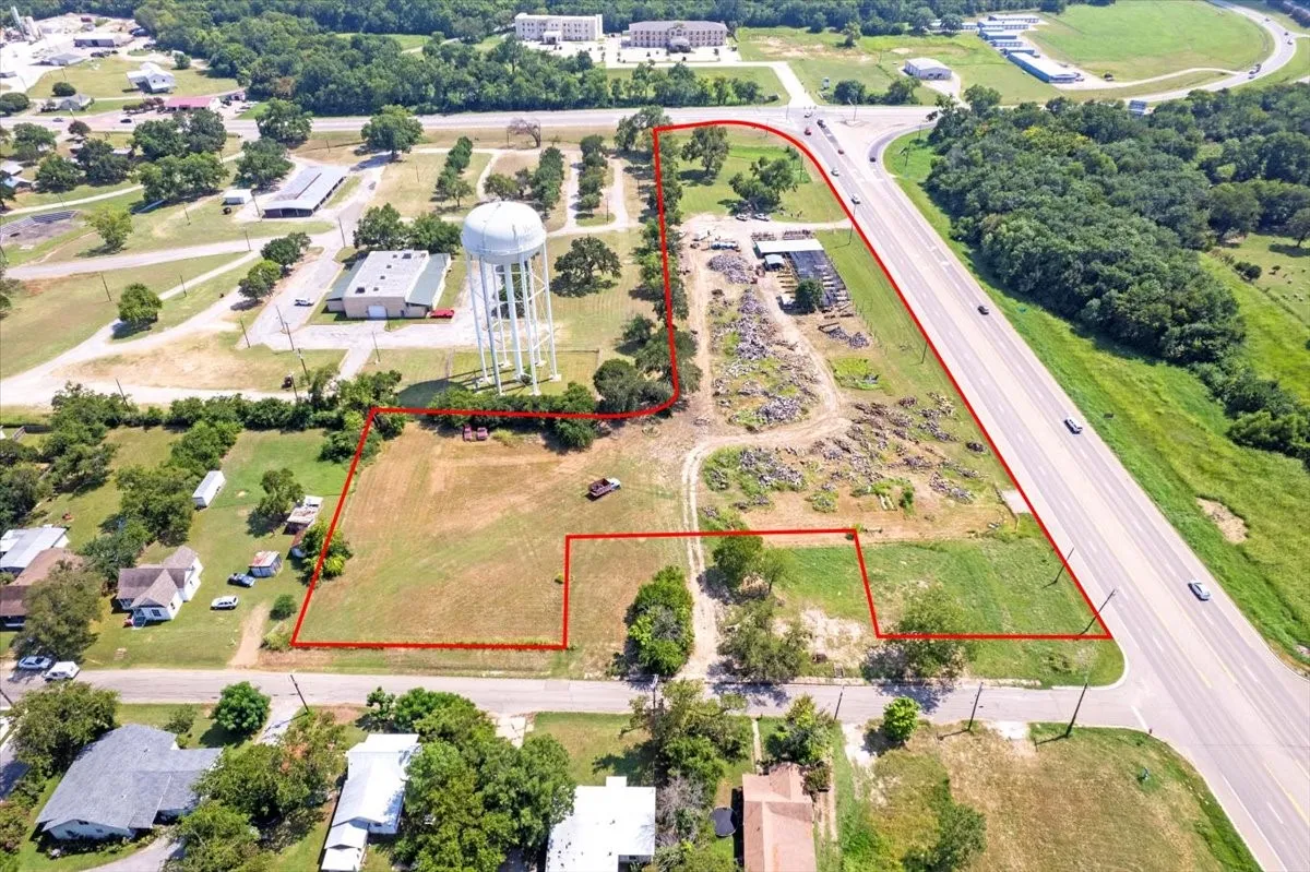Retail For Sale in Fannin County , 604 N Tx-121, Bonham, Texas 75418, 0, 0, Garage spaces, 0 Sqft, built in 0, Price $1,100,000, mls#21336824, Real Estate Agent in Bonham, Homes For Sale in Fannin county, Homes For Sale in Bonham, Realtor in Bonham Texas, Real Estate Brokerage Independent Realty Texas, Luminita Cordes Realtor