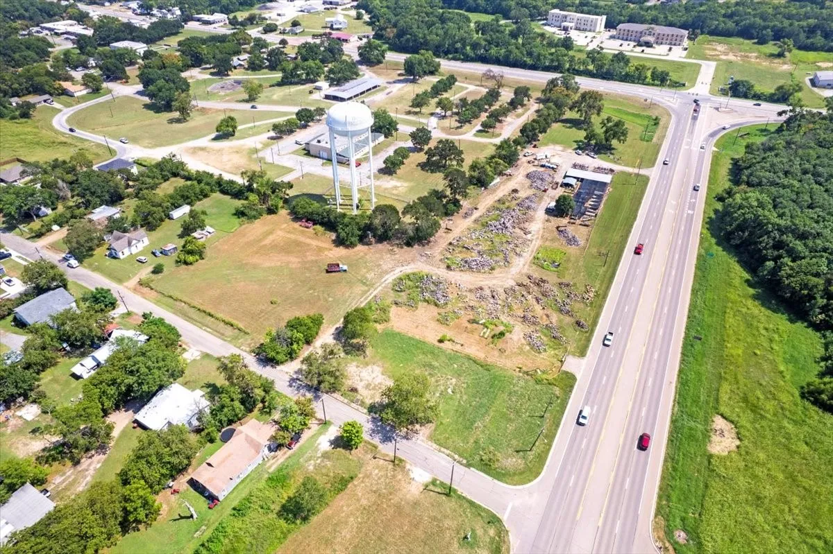 Retail For Sale in Fannin County , 604 N Tx-121, Bonham, Texas 75418, 0, 0, Garage spaces, 0 Sqft, built in 0, Price $1,100,000, mls#21336824, Real Estate Agent in Bonham, Homes For Sale in Fannin county, Homes For Sale in Bonham, Realtor in Bonham Texas, Real Estate Brokerage Independent Realty Texas, Luminita Cordes Realtor
