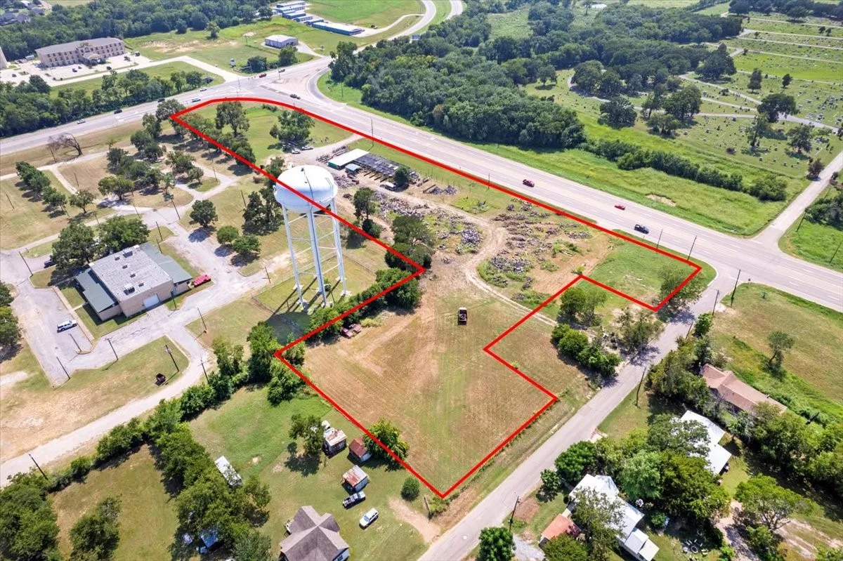 Retail For Sale in Fannin County , 604 N Tx-121, Bonham, Texas 75418, 0, 0, Garage spaces, 0 Sqft, built in 0, Price $1,100,000, mls#21336824, Real Estate Agent in Bonham, Homes For Sale in Fannin county, Homes For Sale in Bonham, Realtor in Bonham Texas, Real Estate Brokerage Independent Realty Texas, Luminita Cordes Realtor