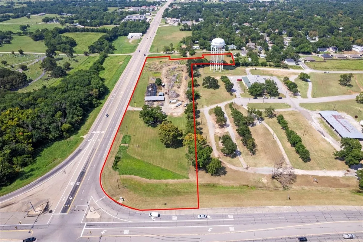Retail For Sale in Fannin County , 604 N Tx-121, Bonham, Texas 75418, 0, 0, Garage spaces, 0 Sqft, built in 0, Price $1,100,000, mls#21336824, Real Estate Agent in Bonham, Homes For Sale in Fannin county, Homes For Sale in Bonham, Realtor in Bonham Texas, Real Estate Brokerage Independent Realty Texas, Luminita Cordes Realtor