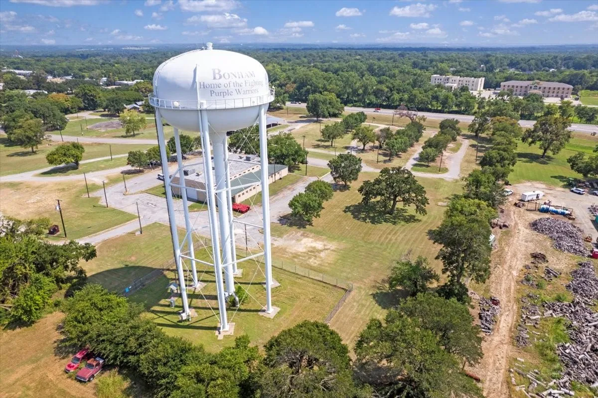 Retail For Sale in Fannin County , 604 N Tx-121, Bonham, Texas 75418, 0, 0, Garage spaces, 0 Sqft, built in 0, Price $1,100,000, mls#21336824, Real Estate Agent in Bonham, Homes For Sale in Fannin county, Homes For Sale in Bonham, Realtor in Bonham Texas, Real Estate Brokerage Independent Realty Texas, Luminita Cordes Realtor