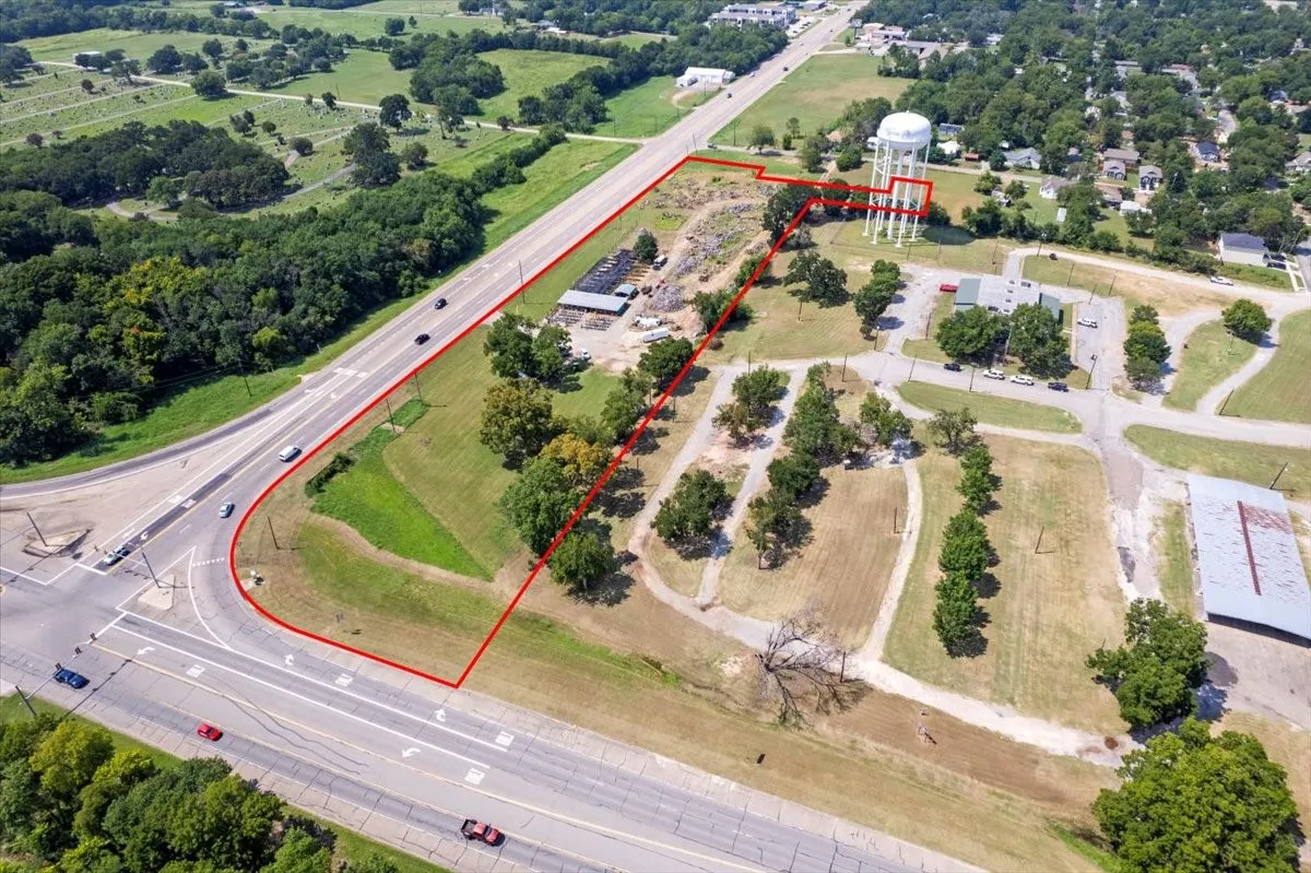 Retail For Sale in Fannin County , 604 N Tx-121, Bonham, Texas 75418, 0, 0, Garage spaces, 0 Sqft, built in 0, Price $1,100,000, mls#21336824, Real Estate Agent in Bonham, Homes For Sale in Fannin county, Homes For Sale in Bonham, Realtor in Bonham Texas, Real Estate Brokerage Independent Realty Texas, Luminita Cordes Realtor