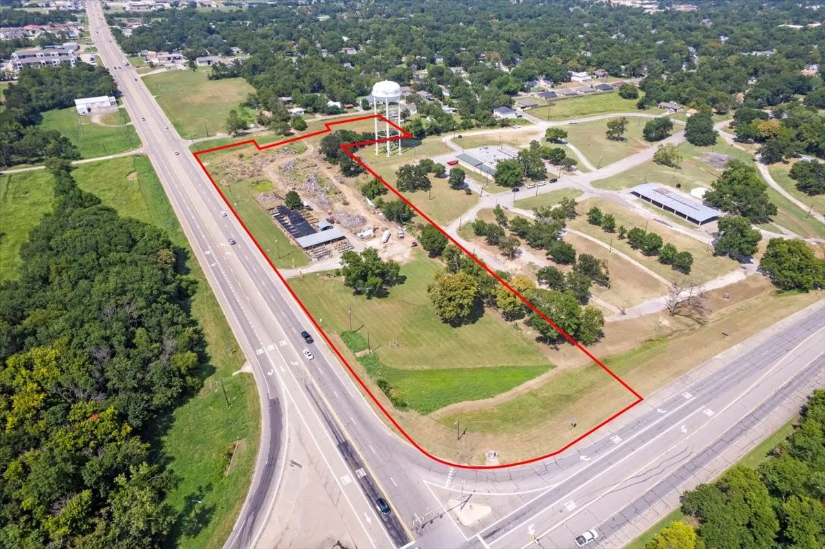 Retail For Sale in Fannin County , 604 N Tx-121, Bonham, Texas 75418, 0, 0, Garage spaces, 0 Sqft, built in 0, Price $1,100,000, mls#21336824, Real Estate Agent in Bonham, Homes For Sale in Fannin county, Homes For Sale in Bonham, Realtor in Bonham Texas, Real Estate Brokerage Independent Realty Texas, Luminita Cordes Realtor