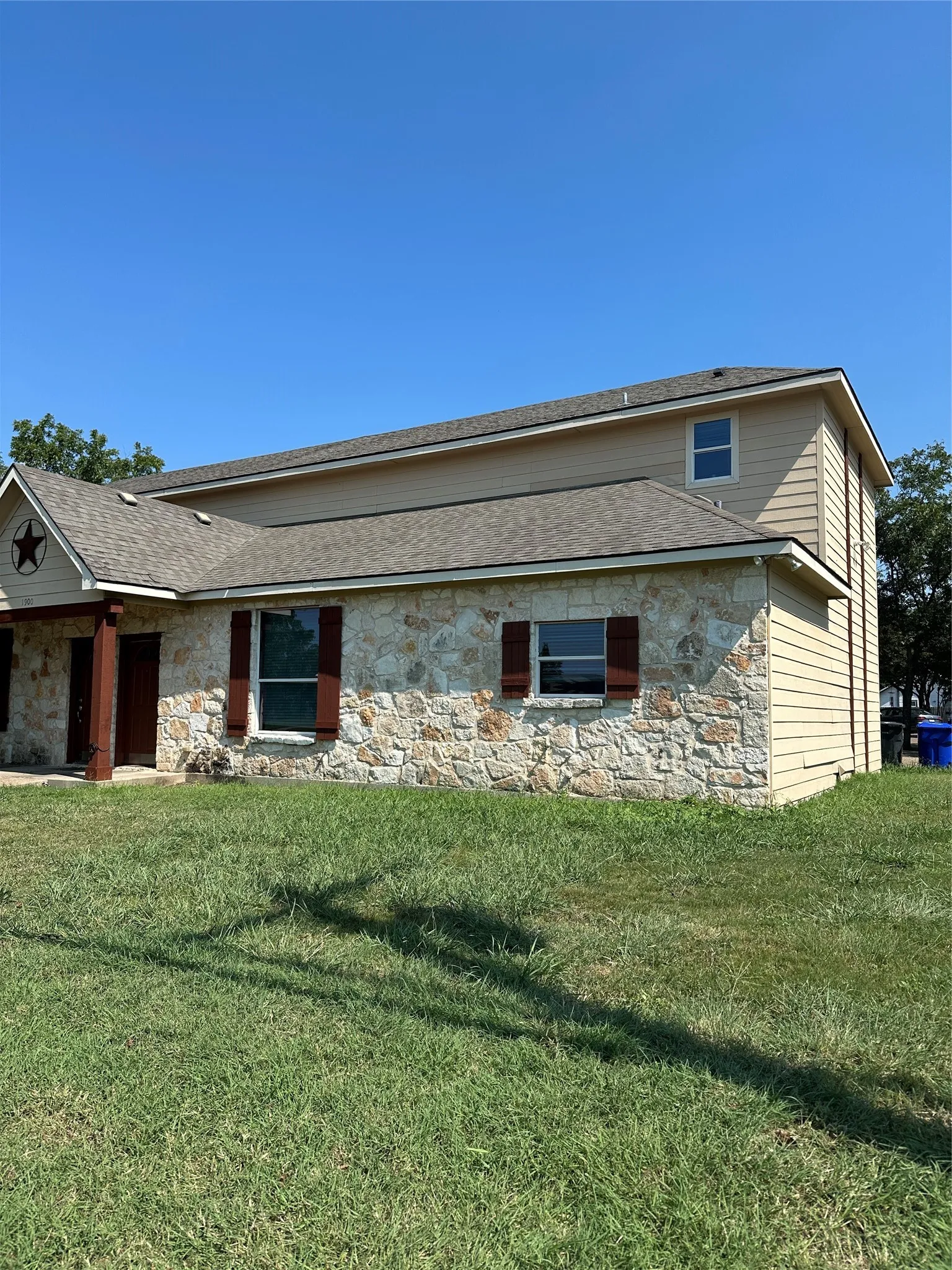 Duplex For Rent in Mc Lennan County , 1900 S 15TH Street B, Waco, Texas 76706, 4 Bedroom, 2 Bathroom, 9 Garage spaces, 1,632 Sqft, built in 2006, mls#21336180, Real Estate Agent in Waco, Homes For Rent in Mc Lennan county, Homes For Rent in Waco, Realtor in Waco Texas, Real Estate Brokerage Independent Realty Texas, Luminita Cordes Realtor