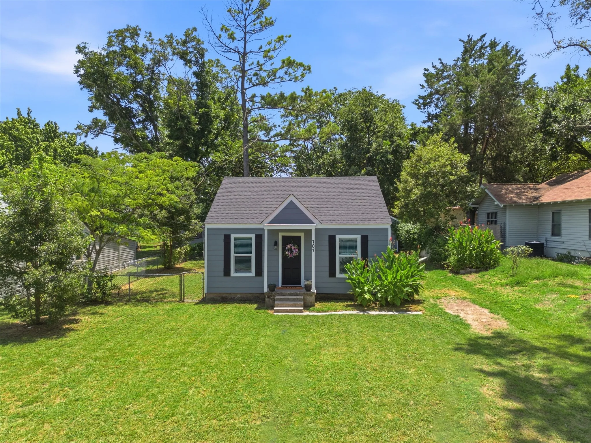 Single Family Residence For Sale in Parker County , 707 W Water Street, Weatherford, Texas 76086, 2 Bedroom, 1 Bathroom, 1 Garage spaces, 641 Sqft, built in 0, mls#21336829, Real Estate Agent in Weatherford, Homes For Sale in Parker county, Homes For Sale in Weatherford, Realtor in Weatherford Texas, Real Estate Brokerage Independent Realty Texas, Luminita Cordes Realtor