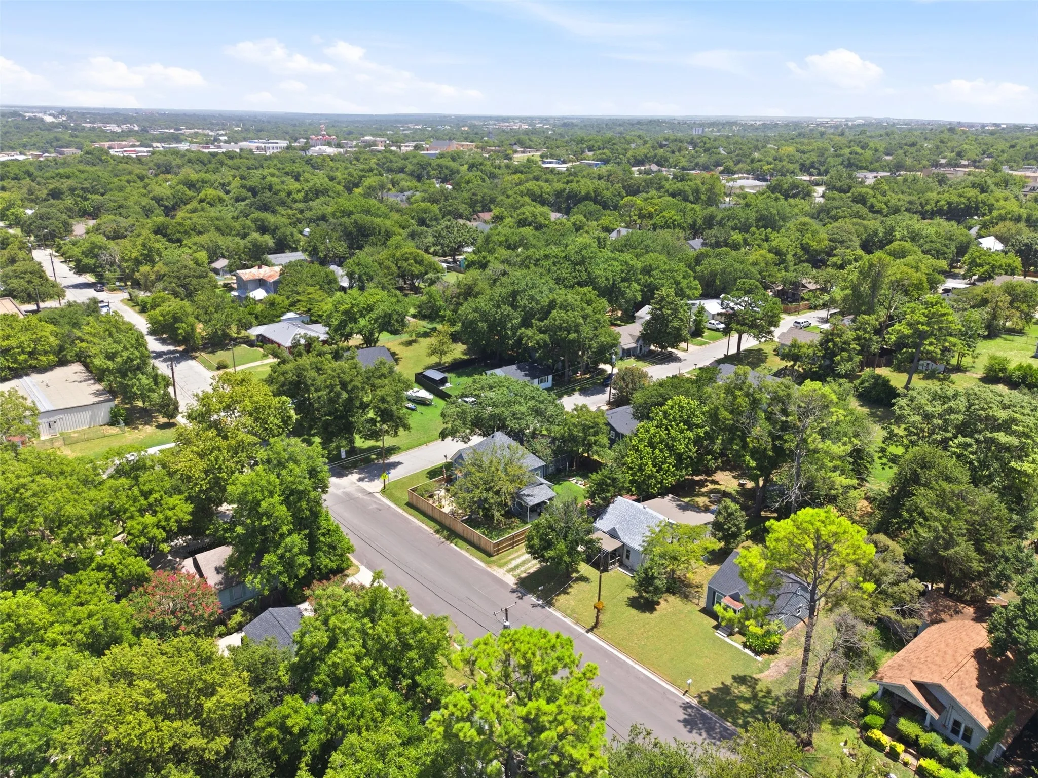Single Family Residence For Sale in Parker County , 707 W Water Street, Weatherford, Texas 76086, 2 Bedroom, 1 Bathroom, 1 Garage spaces, 641 Sqft, built in 0, mls#21336829, Real Estate Agent in Weatherford, Homes For Sale in Parker county, Homes For Sale in Weatherford, Realtor in Weatherford Texas, Real Estate Brokerage Independent Realty Texas, Luminita Cordes Realtor