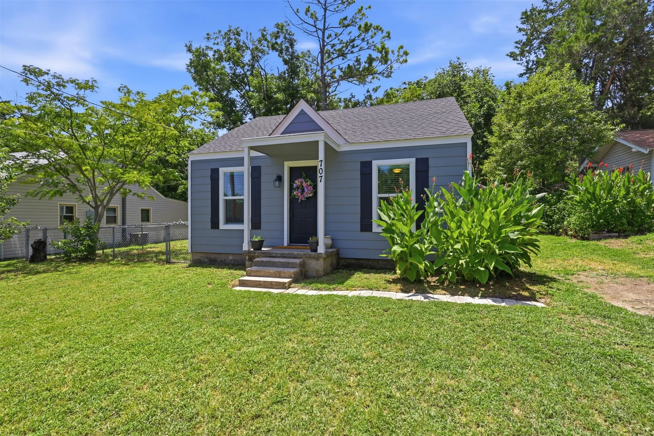 Single Family Residence For Sale in Parker County , 707 W Water Street, Weatherford, Texas 76086, 2 Bedroom, 1 Bathroom, 1 Garage spaces, 641 Sqft, built in 0, mls#21336829, Real Estate Agent in Weatherford, Homes For Sale in Parker county, Homes For Sale in Weatherford, Realtor in Weatherford Texas, Real Estate Brokerage Independent Realty Texas, Luminita Cordes Realtor