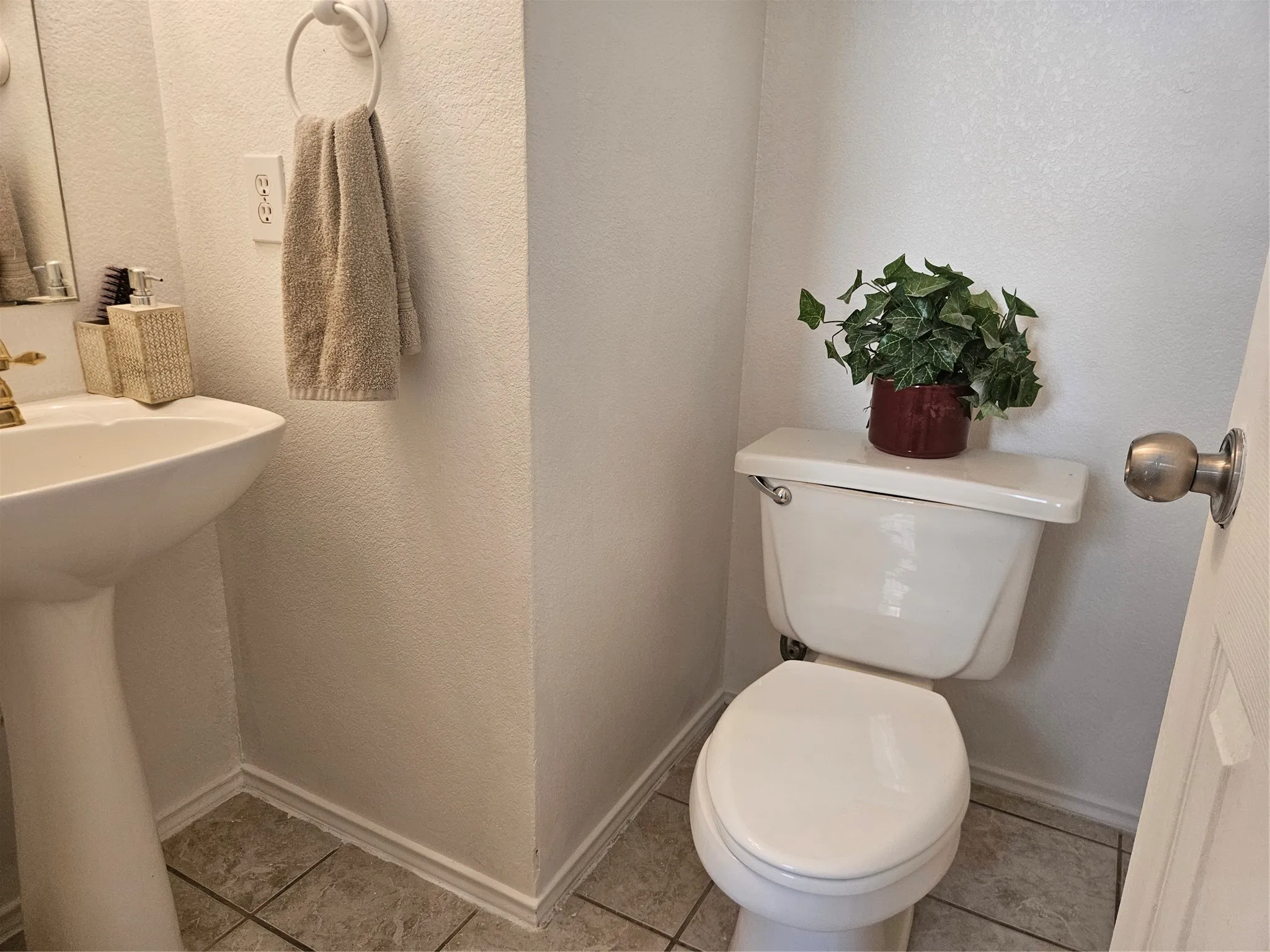 Single Family Residence For Sale in Collin County , 1537 Collin Drive, Allen, Texas 75002, 3 Bedroom, 3 Bathroom, 2 Garage spaces, 1,292 Sqft, built in 1993, mls#21336749, Real Estate Agent in Allen, Homes For Sale in Collin county, Homes For Sale in Allen, Realtor in Allen Texas, Real Estate Brokerage Independent Realty Texas, Luminita Cordes Realtor