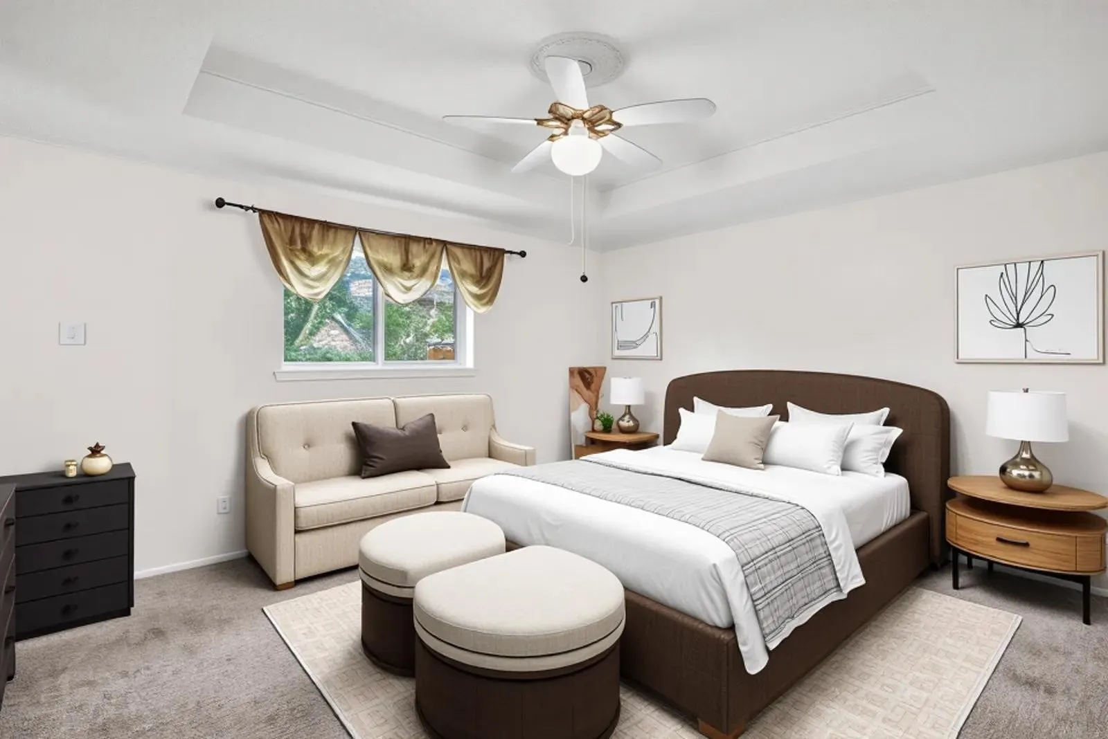 Recessed tray ceiling with a central ceiling fan
