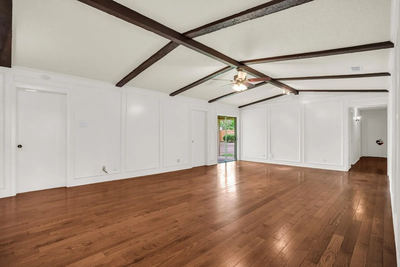 Single Family Residence For Rent in Dallas County , 116 Greenway Street, Sunnyvale, Texas 75182, 4 Bedroom, 2 Bathroom, 2 Garage spaces, 1,978 Sqft, built in 1975, mls#21336833, Real Estate Agent in Sunnyvale, Homes For Rent in Dallas county, Homes For Rent in Sunnyvale, Realtor in Sunnyvale Texas, Real Estate Brokerage Independent Realty Texas, Luminita Cordes Realtor