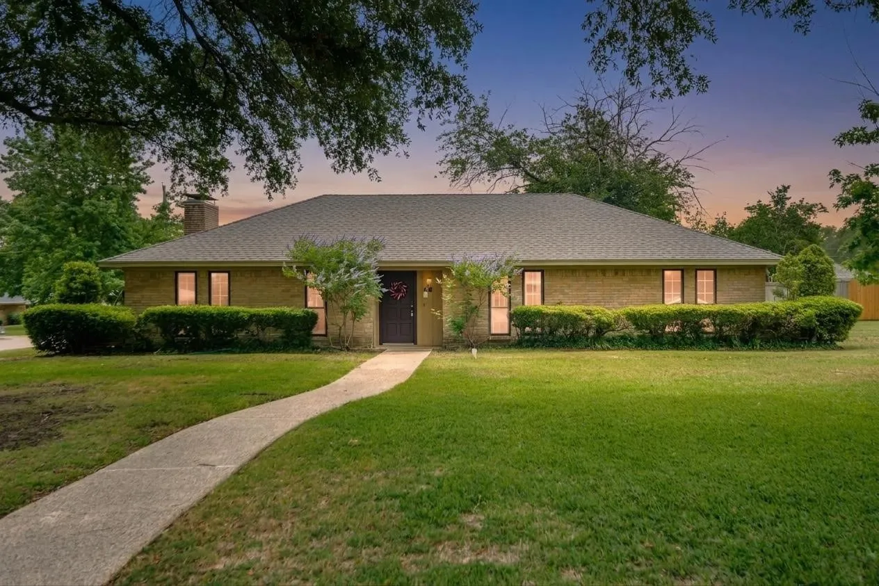 Single Family Residence For Rent in Dallas County , 116 Greenway Street, Sunnyvale, Texas 75182, 4 Bedroom, 2 Bathroom, 2 Garage spaces, 1,978 Sqft, built in 1975, mls#21336833, Real Estate Agent in Sunnyvale, Homes For Rent in Dallas county, Homes For Rent in Sunnyvale, Realtor in Sunnyvale Texas, Real Estate Brokerage Independent Realty Texas, Luminita Cordes Realtor