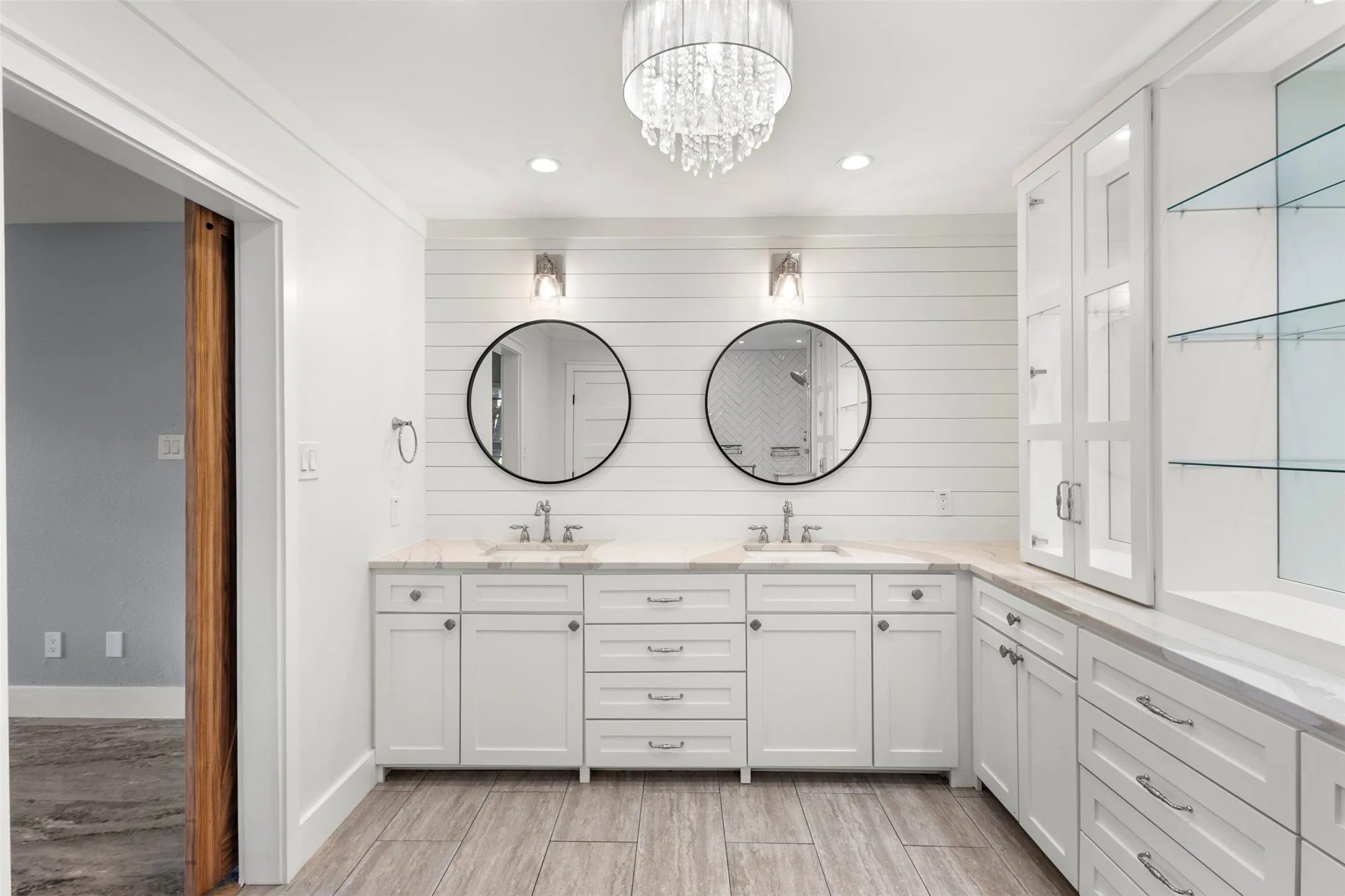 Dual vanities with undermount sinks and stone countertops