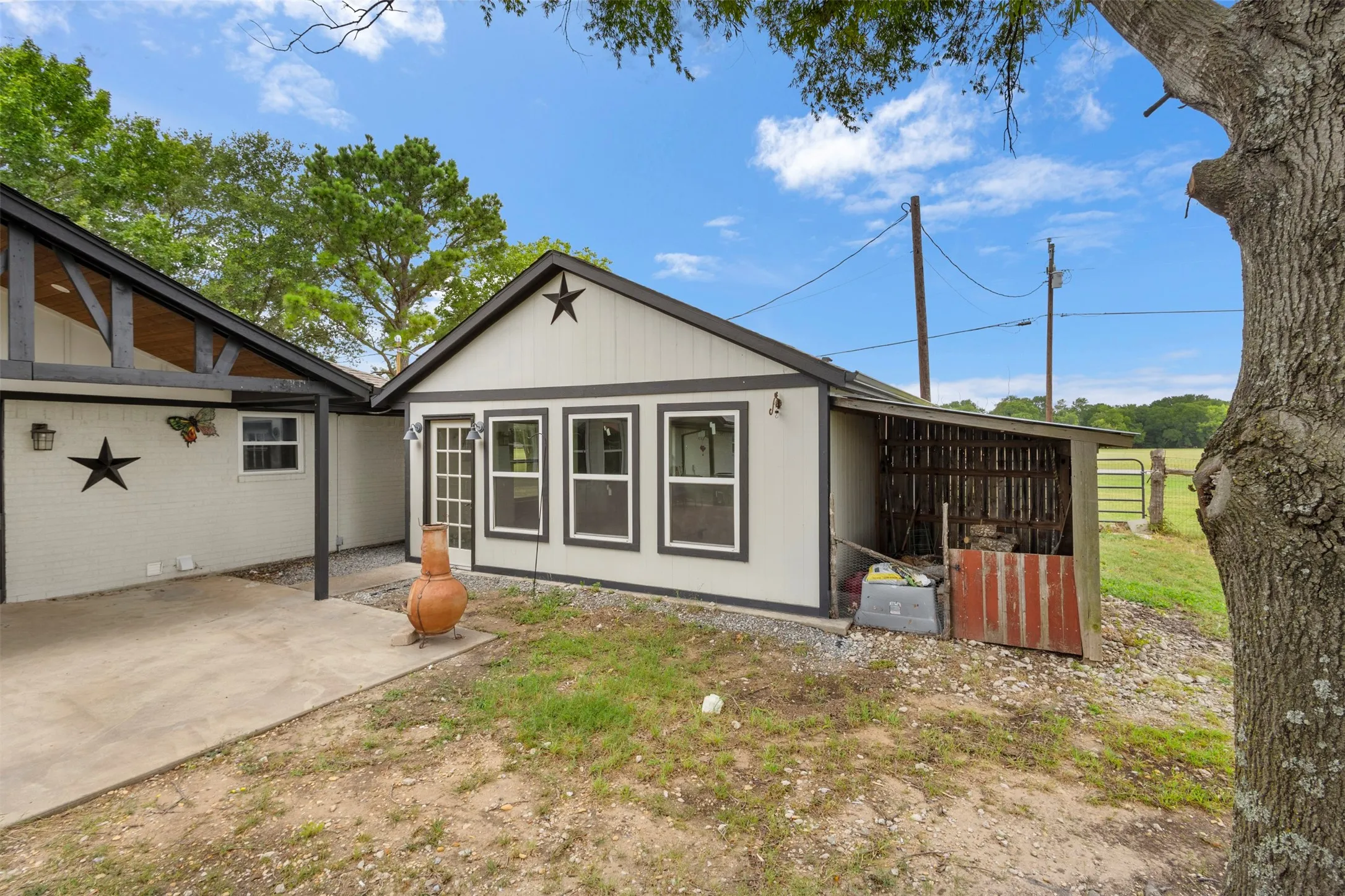 Single Family Residence For Sale in Kaufman County , 6754 Raymond, Kaufman, Texas 75142, 4 Bedroom, 2 Bathroom, 1 Garage spaces, 2,500 Sqft, built in 1985, mls#21335727, Real Estate Agent in Kaufman, Homes For Sale in Kaufman county, Homes For Sale in Kaufman, Realtor in Kaufman Texas, Real Estate Brokerage Independent Realty Texas, Luminita Cordes Realtor