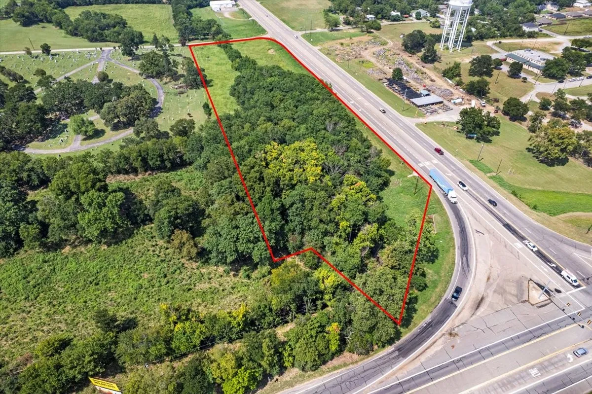 Improved Land For Sale in Fannin County , Westside W Tx-121 Highway, Bonham, Texas 75418, 0, 0, Garage spaces, 0 Sqft, built in 0, Price $900,000, mls#21336828, Real Estate Agent in Bonham, Homes For Sale in Fannin county, Homes For Sale in Bonham, Realtor in Bonham Texas, Real Estate Brokerage Independent Realty Texas, Luminita Cordes Realtor