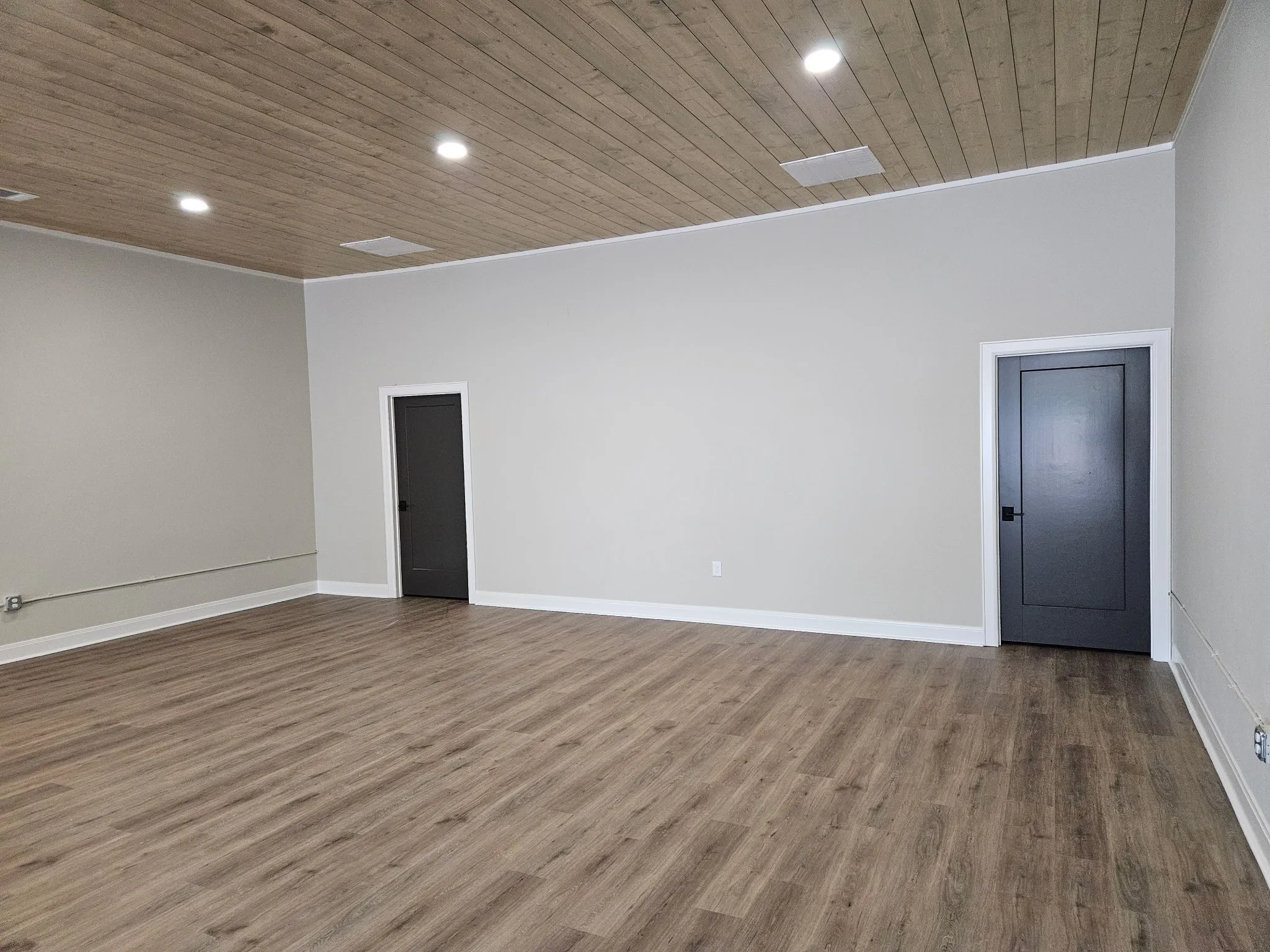 Retail For Sale in Wood County , 105 N Main Street, Quitman, Texas 75783, 0, 0, Garage spaces, 2,000 Sqft, built in 1920, mls#21333108, Real Estate Agent in Quitman, Homes For Sale in Wood county, Homes For Sale in Quitman, Realtor in Quitman Texas, Real Estate Brokerage Independent Realty Texas, Luminita Cordes Realtor