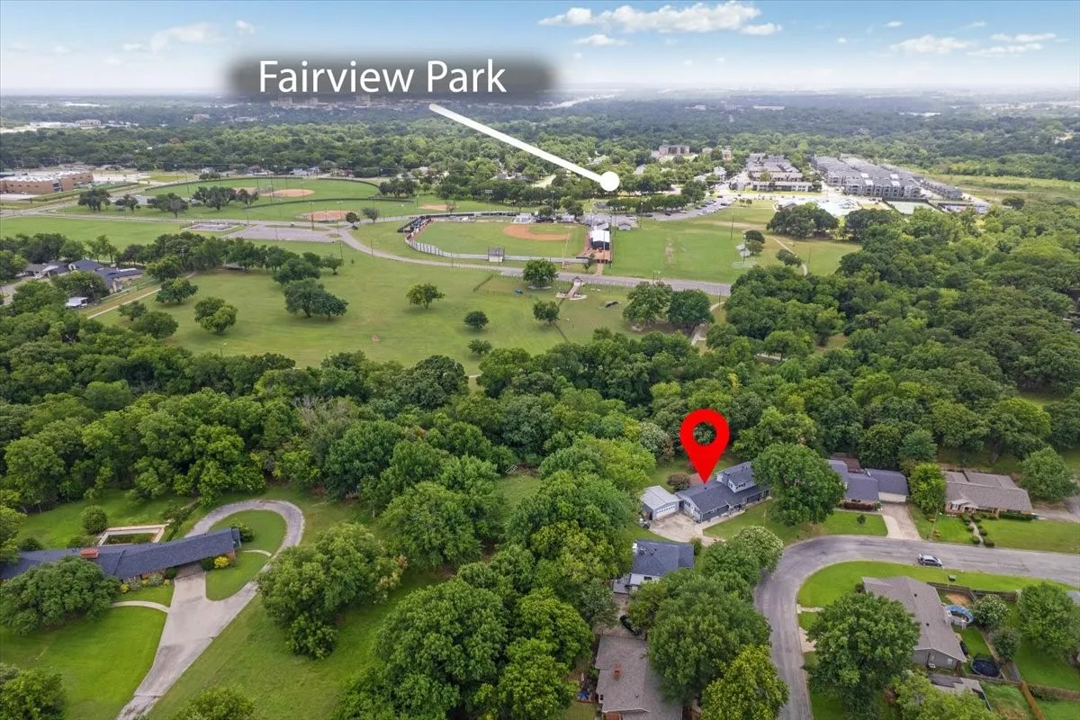 Single Family Residence For Sale in Grayson County , 2209 Ridgewood Drive, Sherman, Texas 75092, 4 Bedroom, 2 Bathroom, 2 Garage spaces, 3,079 Sqft, built in 1966, mls#21336680, Real Estate Agent in Sherman, Homes For Sale in Grayson county, Homes For Sale in Sherman, Realtor in Sherman Texas, Real Estate Brokerage Independent Realty Texas, Luminita Cordes Realtor