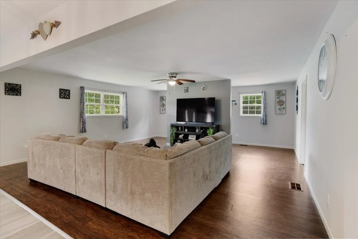 Single Family Residence For Sale in Grayson County , 2209 Ridgewood Drive, Sherman, Texas 75092, 4 Bedroom, 2 Bathroom, 2 Garage spaces, 3,079 Sqft, built in 1966, mls#21336680, Real Estate Agent in Sherman, Homes For Sale in Grayson county, Homes For Sale in Sherman, Realtor in Sherman Texas, Real Estate Brokerage Independent Realty Texas, Luminita Cordes Realtor