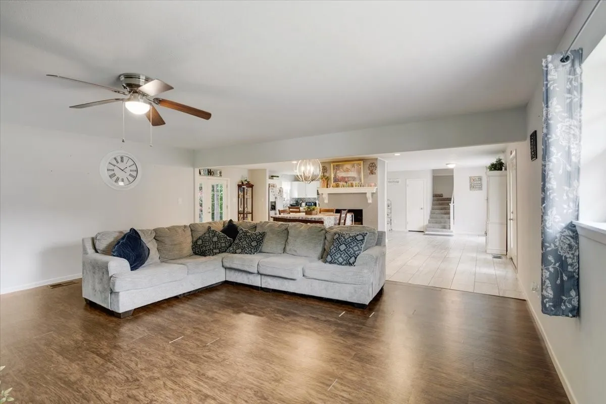 Single Family Residence For Sale in Grayson County , 2209 Ridgewood Drive, Sherman, Texas 75092, 4 Bedroom, 2 Bathroom, 2 Garage spaces, 3,079 Sqft, built in 1966, mls#21336680, Real Estate Agent in Sherman, Homes For Sale in Grayson county, Homes For Sale in Sherman, Realtor in Sherman Texas, Real Estate Brokerage Independent Realty Texas, Luminita Cordes Realtor
