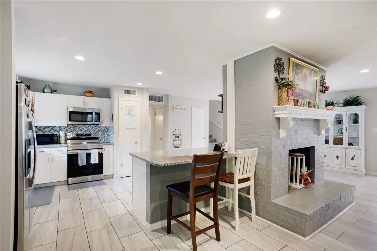 Single Family Residence For Sale in Grayson County , 2209 Ridgewood Drive, Sherman, Texas 75092, 4 Bedroom, 2 Bathroom, 2 Garage spaces, 3,079 Sqft, built in 1966, mls#21336680, Real Estate Agent in Sherman, Homes For Sale in Grayson county, Homes For Sale in Sherman, Realtor in Sherman Texas, Real Estate Brokerage Independent Realty Texas, Luminita Cordes Realtor