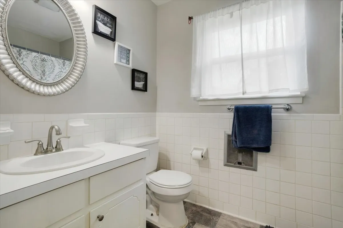 Single Family Residence For Sale in Grayson County , 2209 Ridgewood Drive, Sherman, Texas 75092, 4 Bedroom, 2 Bathroom, 2 Garage spaces, 3,079 Sqft, built in 1966, mls#21336680, Real Estate Agent in Sherman, Homes For Sale in Grayson county, Homes For Sale in Sherman, Realtor in Sherman Texas, Real Estate Brokerage Independent Realty Texas, Luminita Cordes Realtor