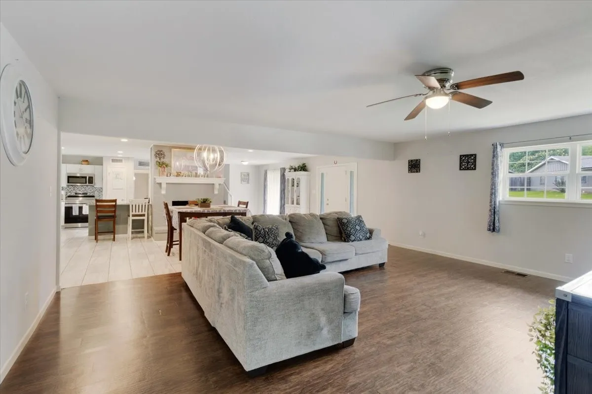Single Family Residence For Sale in Grayson County , 2209 Ridgewood Drive, Sherman, Texas 75092, 4 Bedroom, 2 Bathroom, 2 Garage spaces, 3,079 Sqft, built in 1966, mls#21336680, Real Estate Agent in Sherman, Homes For Sale in Grayson county, Homes For Sale in Sherman, Realtor in Sherman Texas, Real Estate Brokerage Independent Realty Texas, Luminita Cordes Realtor