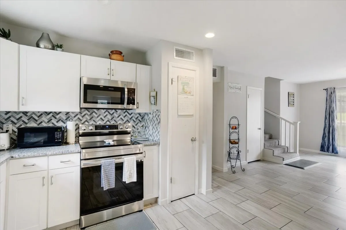 Single Family Residence For Sale in Grayson County , 2209 Ridgewood Drive, Sherman, Texas 75092, 4 Bedroom, 2 Bathroom, 2 Garage spaces, 3,079 Sqft, built in 1966, mls#21336680, Real Estate Agent in Sherman, Homes For Sale in Grayson county, Homes For Sale in Sherman, Realtor in Sherman Texas, Real Estate Brokerage Independent Realty Texas, Luminita Cordes Realtor