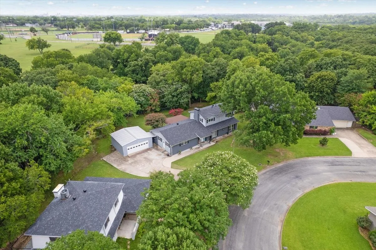 Single Family Residence For Sale in Grayson County , 2209 Ridgewood Drive, Sherman, Texas 75092, 4 Bedroom, 2 Bathroom, 2 Garage spaces, 3,079 Sqft, built in 1966, mls#21336680, Real Estate Agent in Sherman, Homes For Sale in Grayson county, Homes For Sale in Sherman, Realtor in Sherman Texas, Real Estate Brokerage Independent Realty Texas, Luminita Cordes Realtor