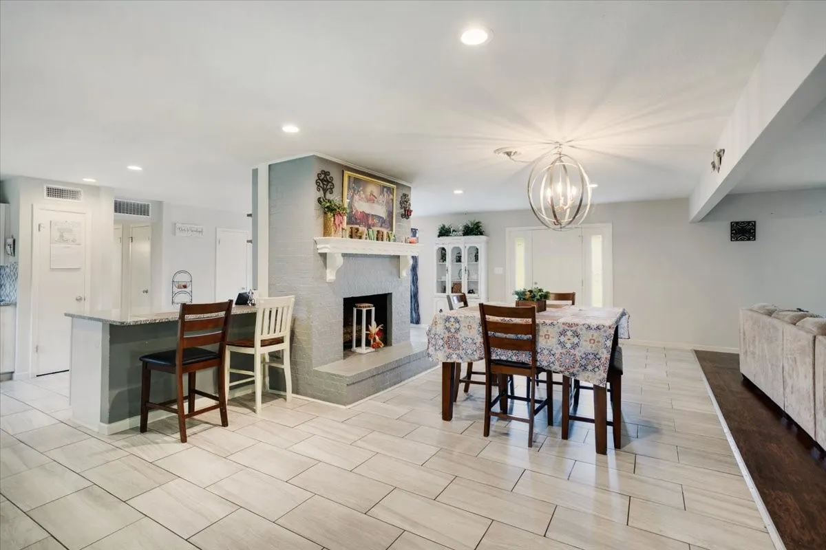 Single Family Residence For Sale in Grayson County , 2209 Ridgewood Drive, Sherman, Texas 75092, 4 Bedroom, 2 Bathroom, 2 Garage spaces, 3,079 Sqft, built in 1966, mls#21336680, Real Estate Agent in Sherman, Homes For Sale in Grayson county, Homes For Sale in Sherman, Realtor in Sherman Texas, Real Estate Brokerage Independent Realty Texas, Luminita Cordes Realtor