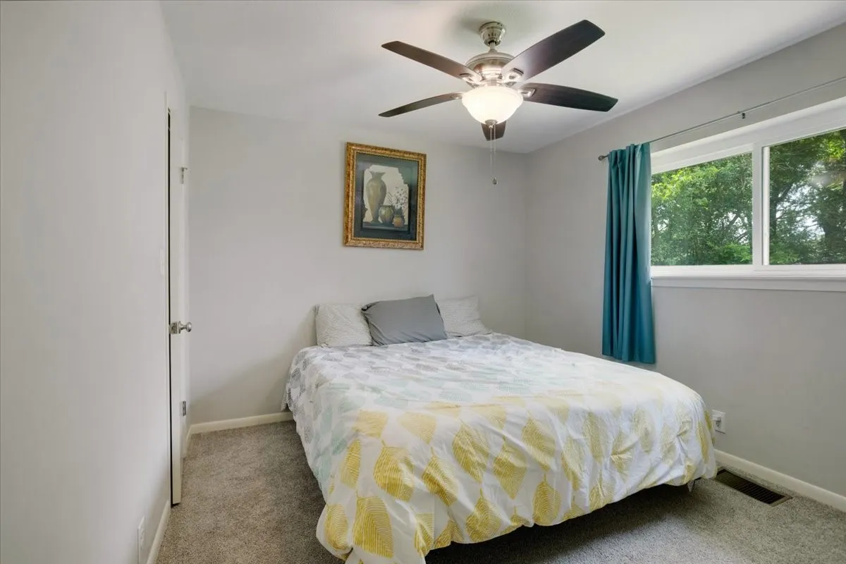 Single Family Residence For Sale in Grayson County , 2209 Ridgewood Drive, Sherman, Texas 75092, 4 Bedroom, 2 Bathroom, 2 Garage spaces, 3,079 Sqft, built in 1966, mls#21336680, Real Estate Agent in Sherman, Homes For Sale in Grayson county, Homes For Sale in Sherman, Realtor in Sherman Texas, Real Estate Brokerage Independent Realty Texas, Luminita Cordes Realtor