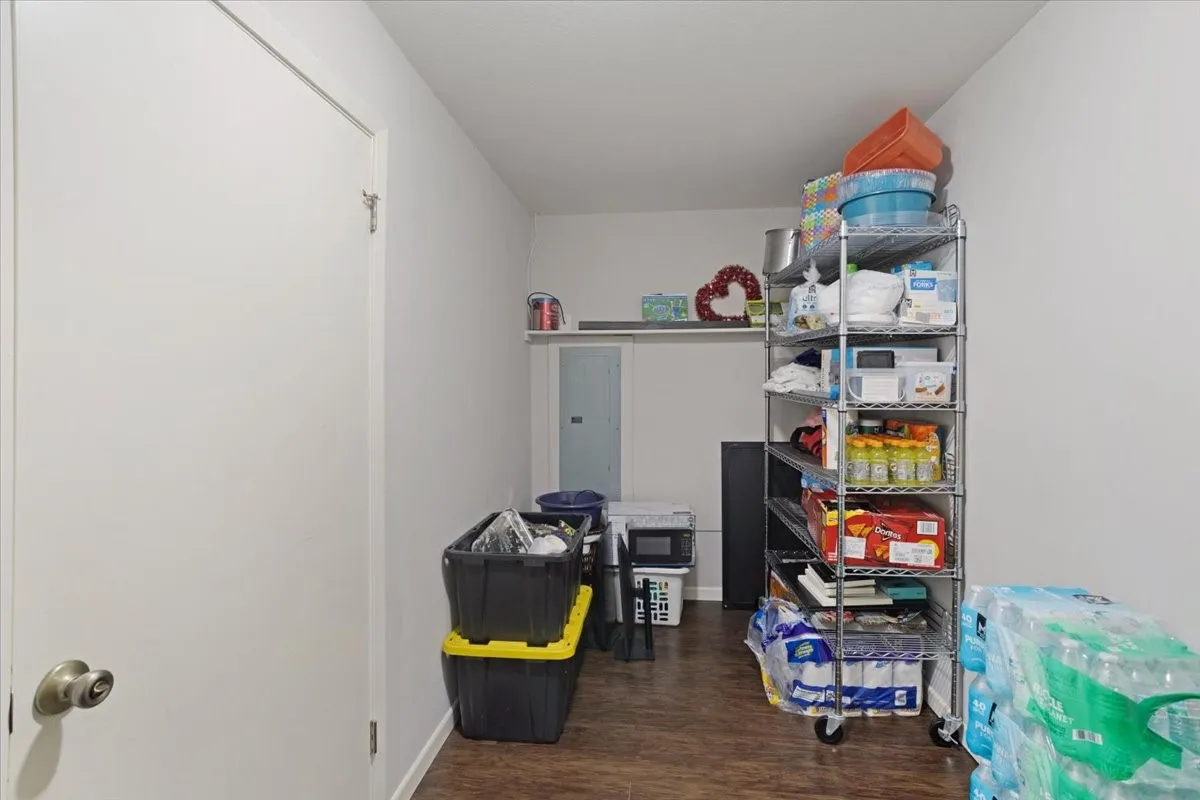 Single Family Residence For Sale in Grayson County , 2209 Ridgewood Drive, Sherman, Texas 75092, 4 Bedroom, 2 Bathroom, 2 Garage spaces, 3,079 Sqft, built in 1966, mls#21336680, Real Estate Agent in Sherman, Homes For Sale in Grayson county, Homes For Sale in Sherman, Realtor in Sherman Texas, Real Estate Brokerage Independent Realty Texas, Luminita Cordes Realtor