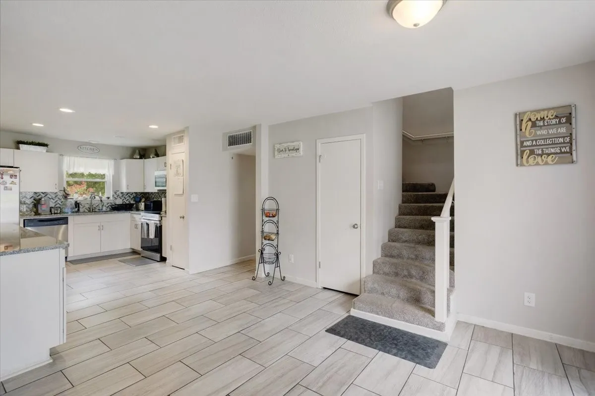 Single Family Residence For Sale in Grayson County , 2209 Ridgewood Drive, Sherman, Texas 75092, 4 Bedroom, 2 Bathroom, 2 Garage spaces, 3,079 Sqft, built in 1966, mls#21336680, Real Estate Agent in Sherman, Homes For Sale in Grayson county, Homes For Sale in Sherman, Realtor in Sherman Texas, Real Estate Brokerage Independent Realty Texas, Luminita Cordes Realtor