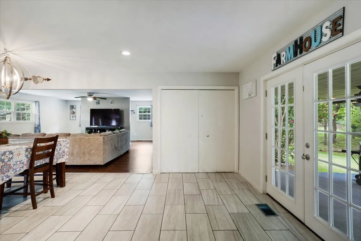 Single Family Residence For Sale in Grayson County , 2209 Ridgewood Drive, Sherman, Texas 75092, 4 Bedroom, 2 Bathroom, 2 Garage spaces, 3,079 Sqft, built in 1966, mls#21336680, Real Estate Agent in Sherman, Homes For Sale in Grayson county, Homes For Sale in Sherman, Realtor in Sherman Texas, Real Estate Brokerage Independent Realty Texas, Luminita Cordes Realtor