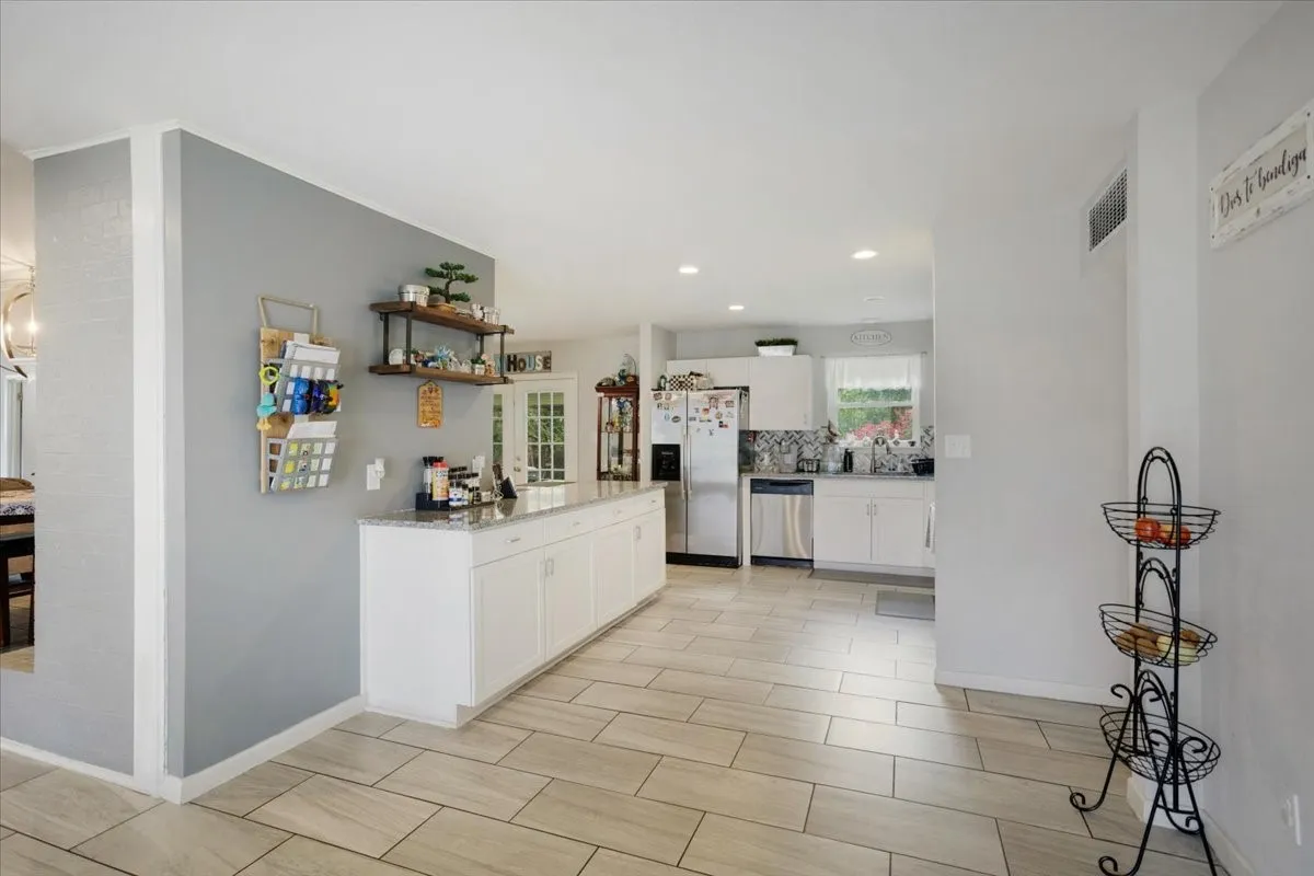 Single Family Residence For Sale in Grayson County , 2209 Ridgewood Drive, Sherman, Texas 75092, 4 Bedroom, 2 Bathroom, 2 Garage spaces, 3,079 Sqft, built in 1966, mls#21336680, Real Estate Agent in Sherman, Homes For Sale in Grayson county, Homes For Sale in Sherman, Realtor in Sherman Texas, Real Estate Brokerage Independent Realty Texas, Luminita Cordes Realtor