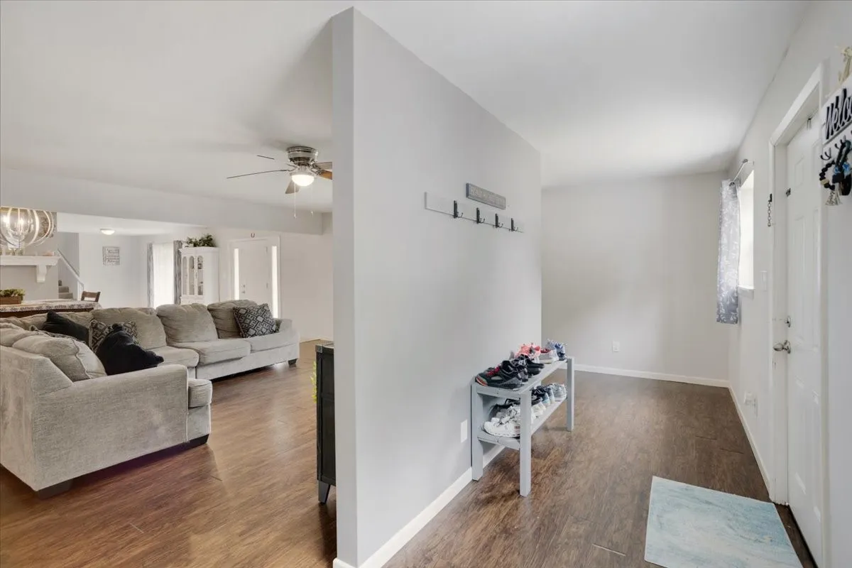 Single Family Residence For Sale in Grayson County , 2209 Ridgewood Drive, Sherman, Texas 75092, 4 Bedroom, 2 Bathroom, 2 Garage spaces, 3,079 Sqft, built in 1966, mls#21336680, Real Estate Agent in Sherman, Homes For Sale in Grayson county, Homes For Sale in Sherman, Realtor in Sherman Texas, Real Estate Brokerage Independent Realty Texas, Luminita Cordes Realtor