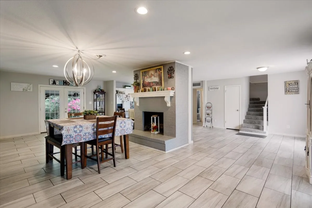 Single Family Residence For Sale in Grayson County , 2209 Ridgewood Drive, Sherman, Texas 75092, 4 Bedroom, 2 Bathroom, 2 Garage spaces, 3,079 Sqft, built in 1966, mls#21336680, Real Estate Agent in Sherman, Homes For Sale in Grayson county, Homes For Sale in Sherman, Realtor in Sherman Texas, Real Estate Brokerage Independent Realty Texas, Luminita Cordes Realtor